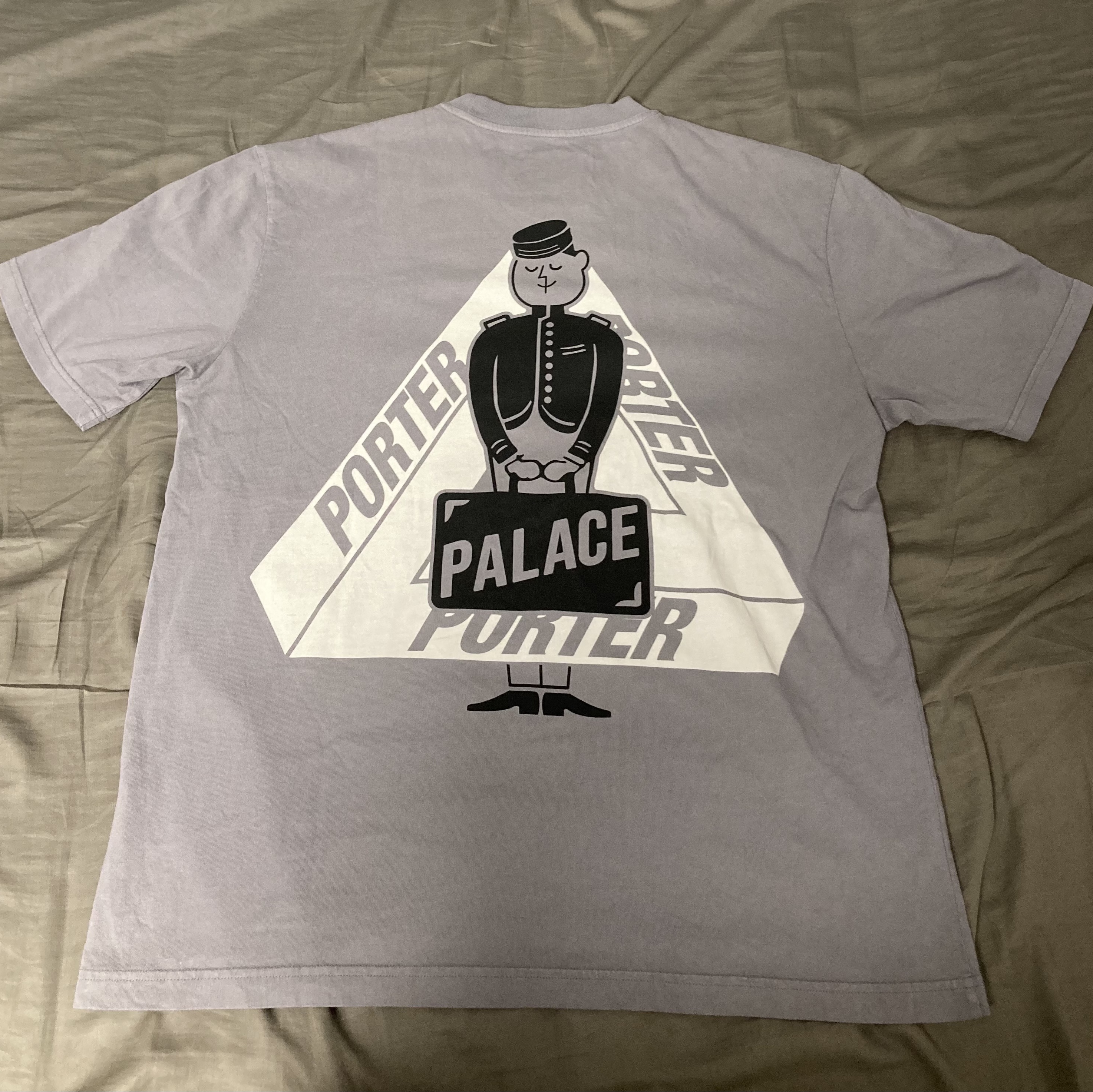 Palace x Porter Tri-Ferg Bell Boy T-Shirt Gray 착용 스타일