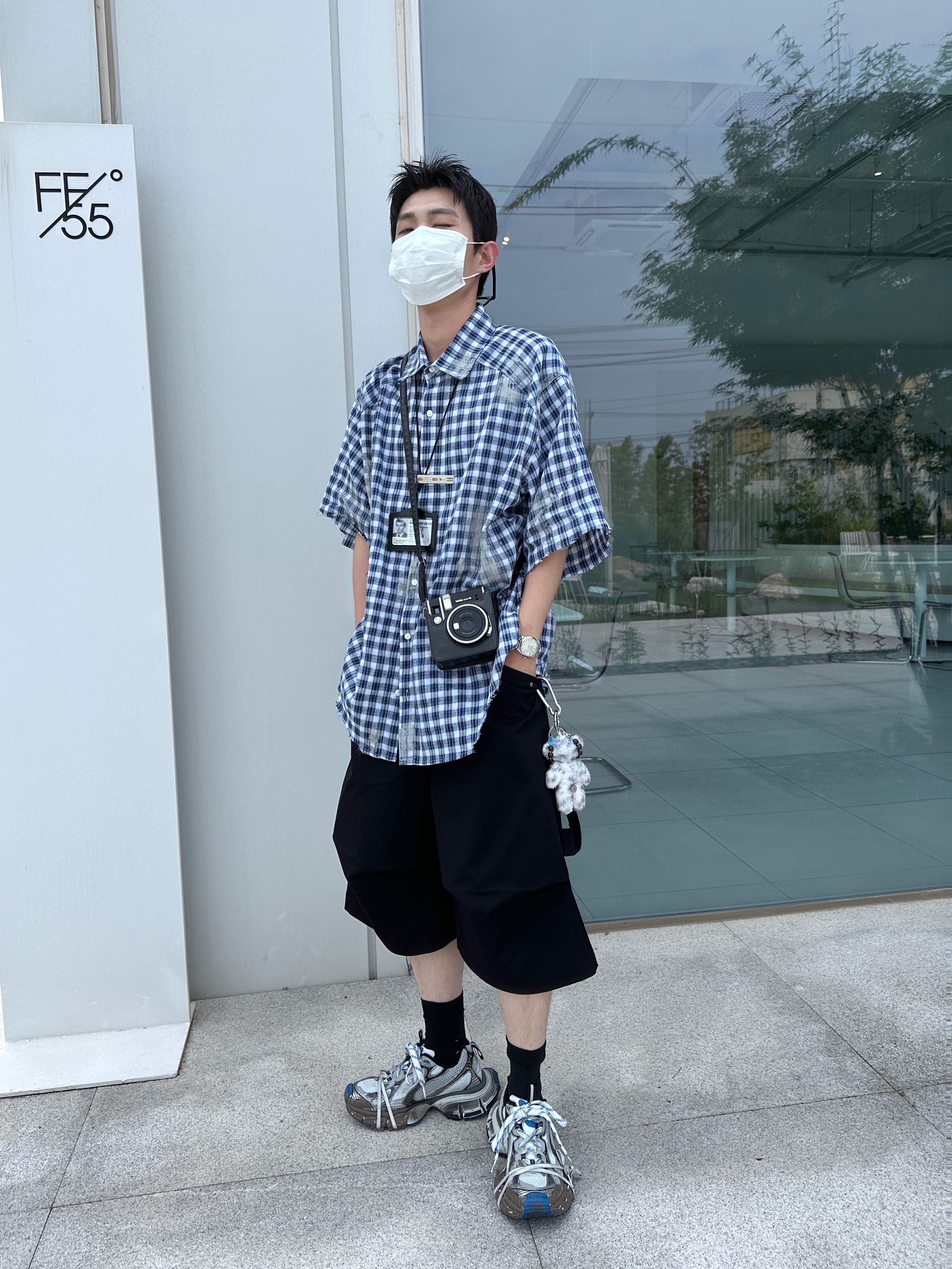 Balenciaga 3XL Sneakers Worn Out Grey White Blue, Nonnod Alpine Carpenter Shorts Matt Black 착용 스타일 - 2