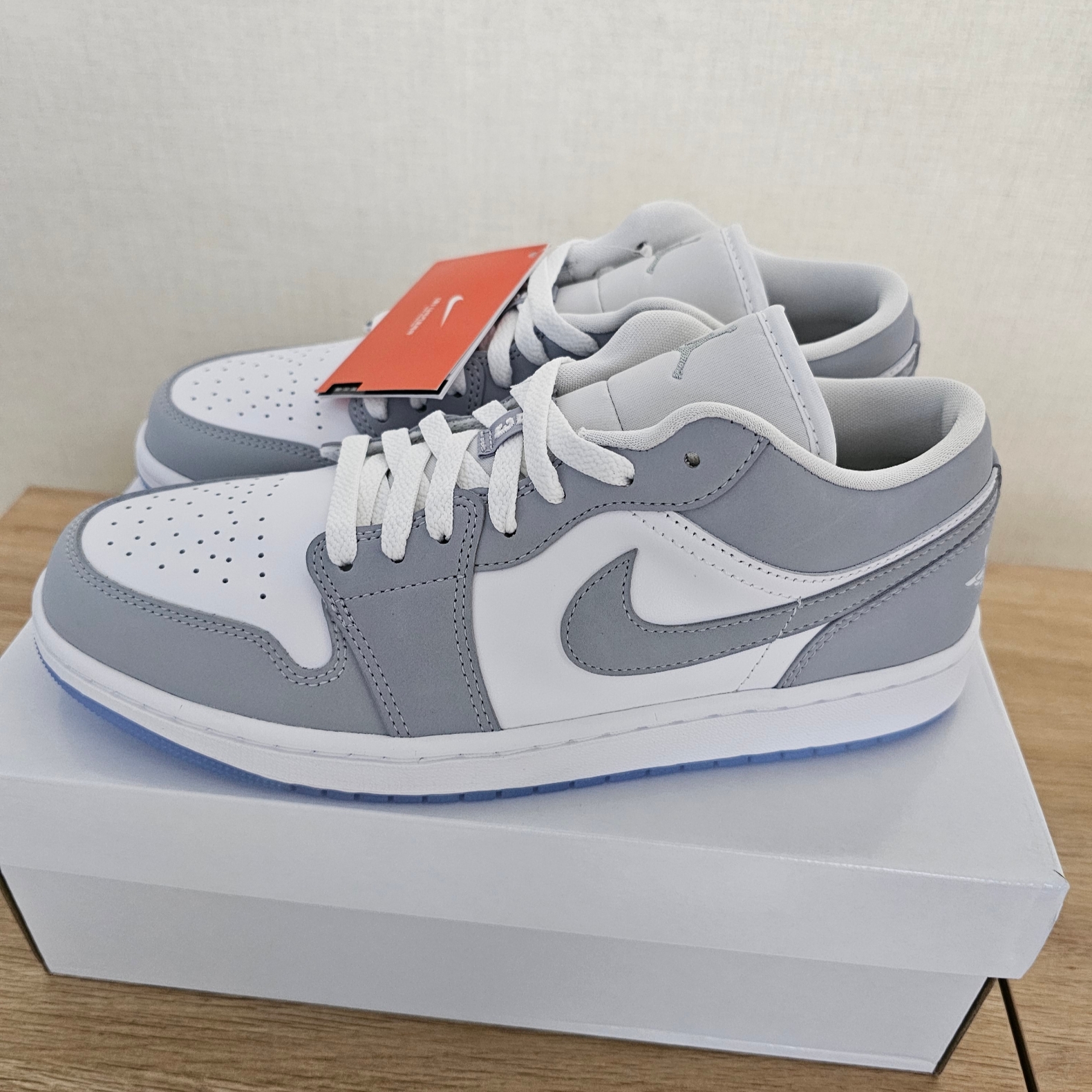 (W) Jordan 1 Low White Wolf Grey 착용 스타일 - 1