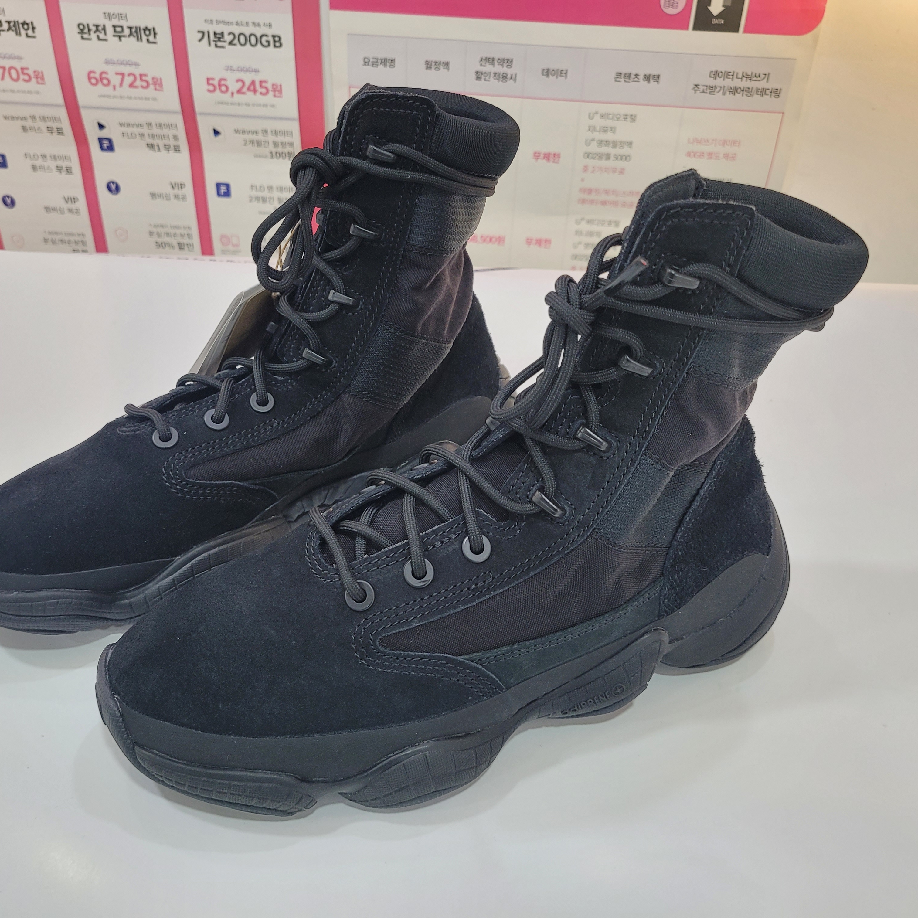 Adidas Yeezy 500 High Tactical Utility Black 착용 스타일 - 2