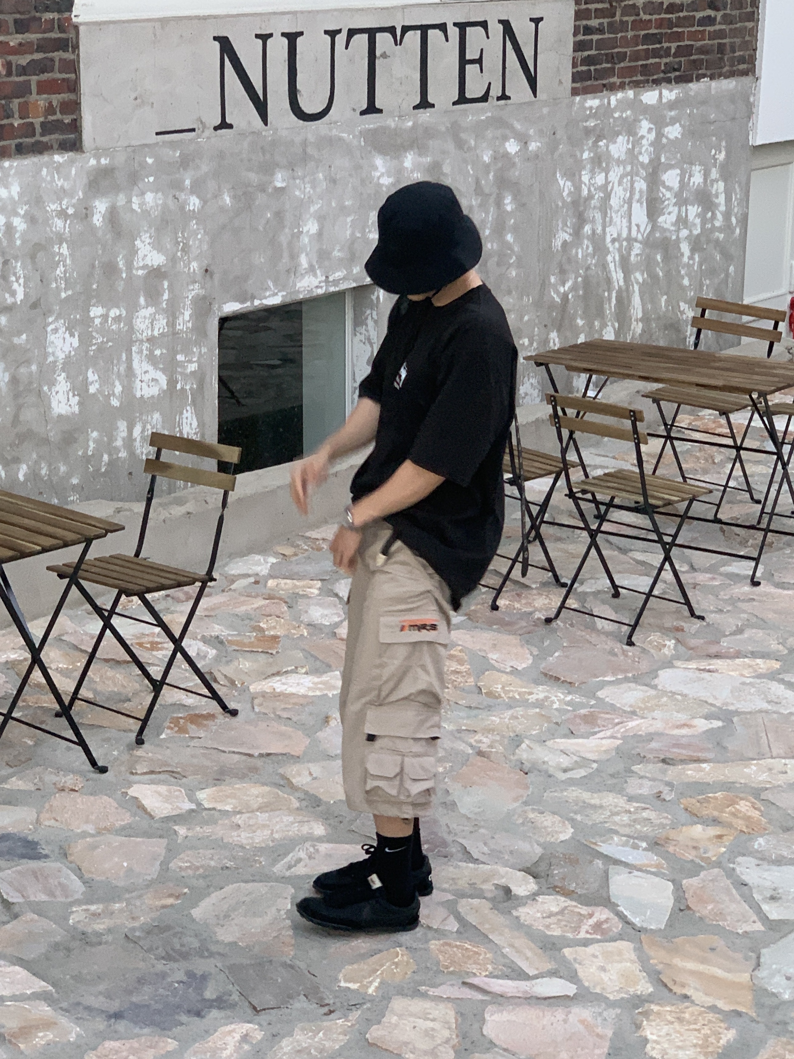 Arc'teryx Sinsolo Hat Black, Stussy x Martine Rose Collage Pigment Dyed T-Shirt Black 착용 스타일 - 3