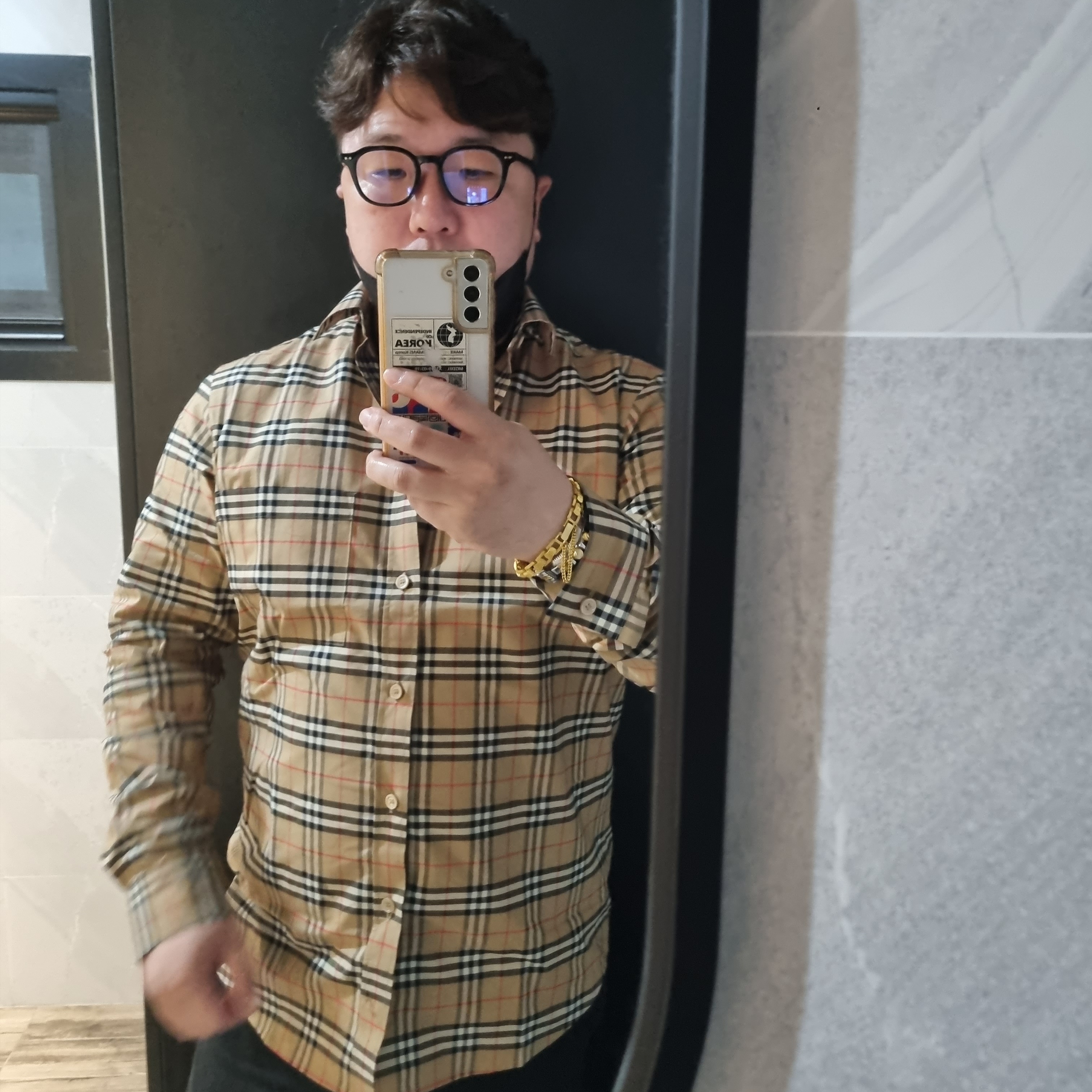 Burberry Small Scale Check Stretch Cotton Shirt Archive Beige 착용 스타일