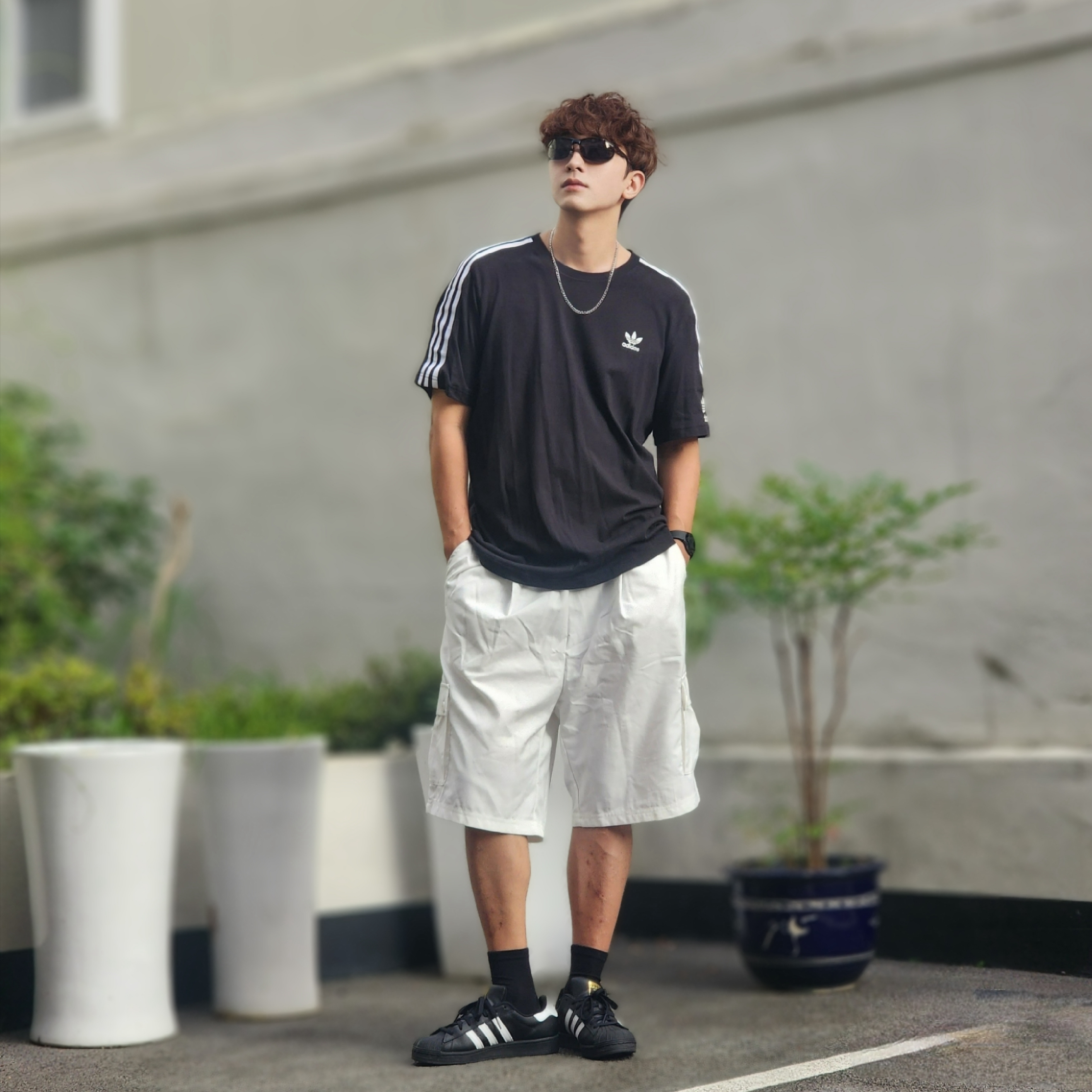 Adidas Superstar Core Black White 착용 스타일 - 2