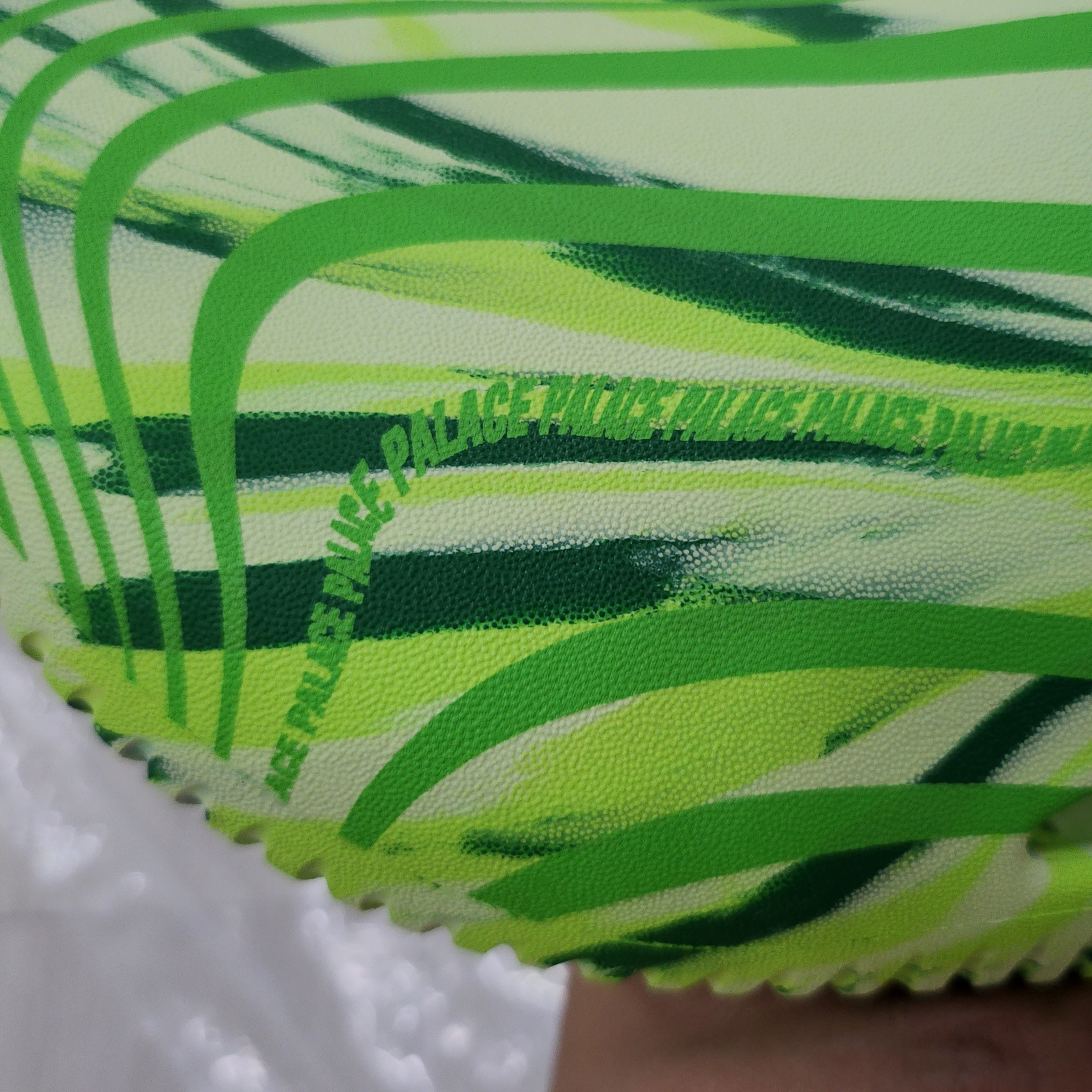Crocs x Palace Recovery Clog Celery Multi 착용 스타일 - 3