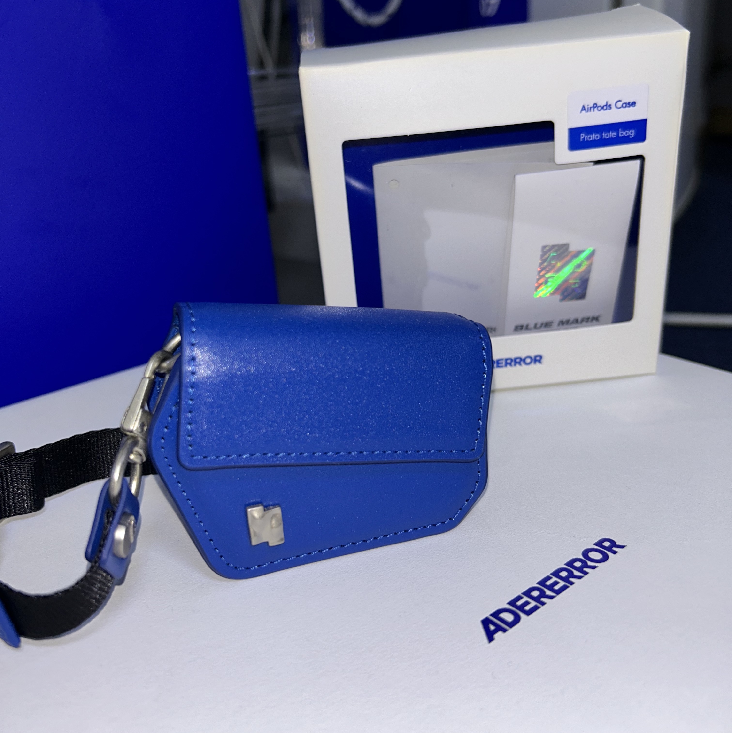 Ader Error Prato AirPods Pouch Z-Blue, Ader Error Log; Canv White 착용 스타일 - 1
