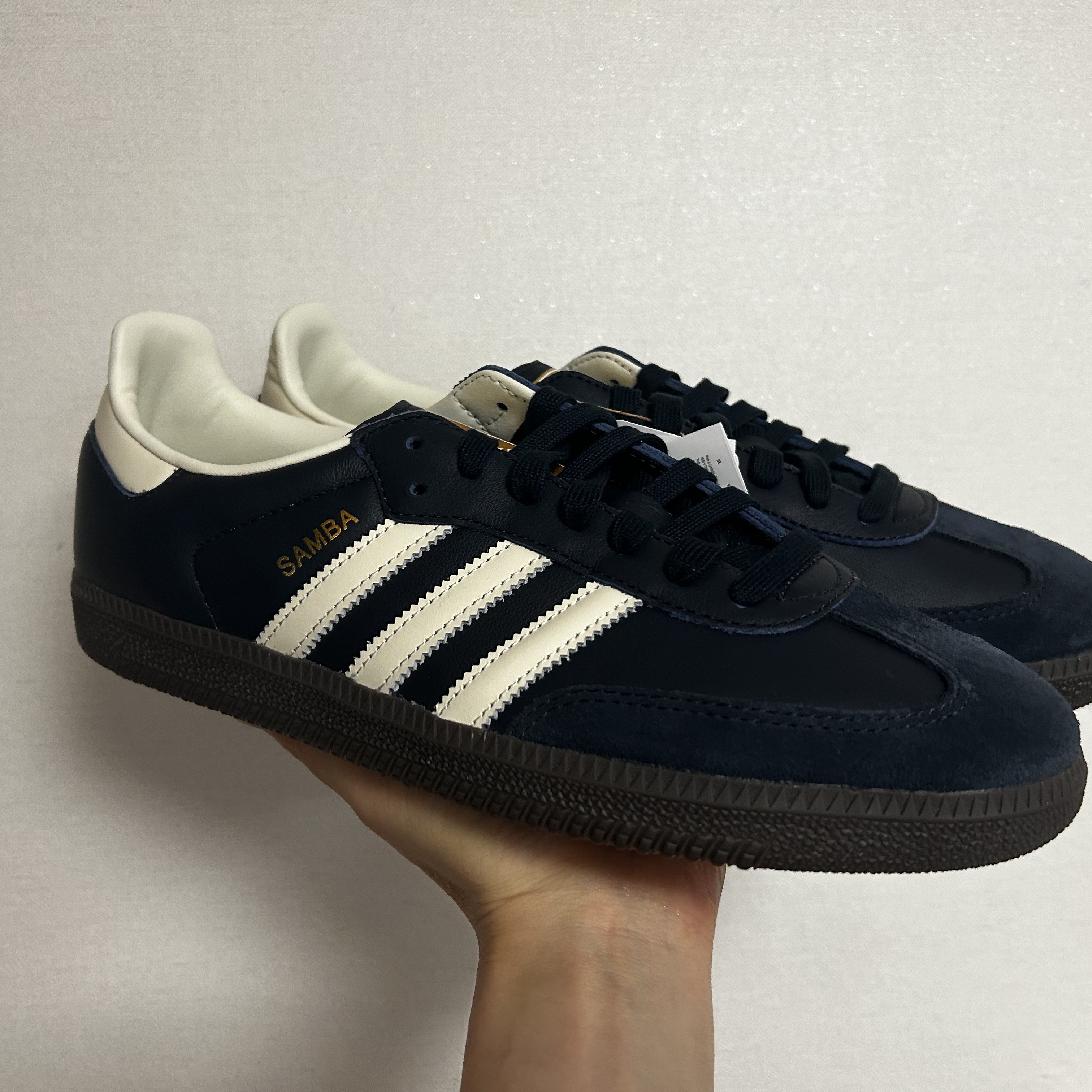 Adidas Samba OG Night Navy Cream White 착용 스타일 - 1