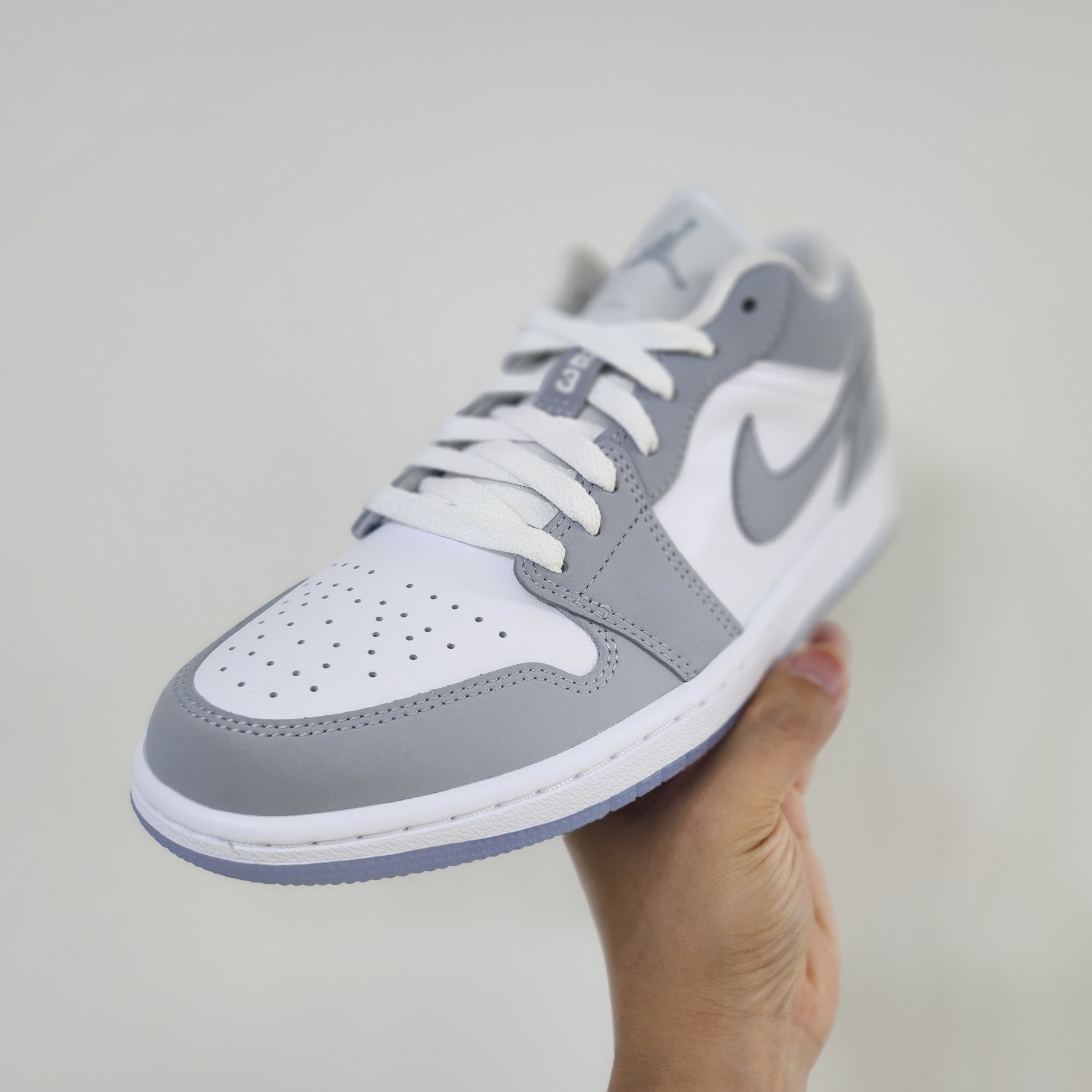 (W) Jordan 1 Low White Wolf Grey 착용 스타일 - 1