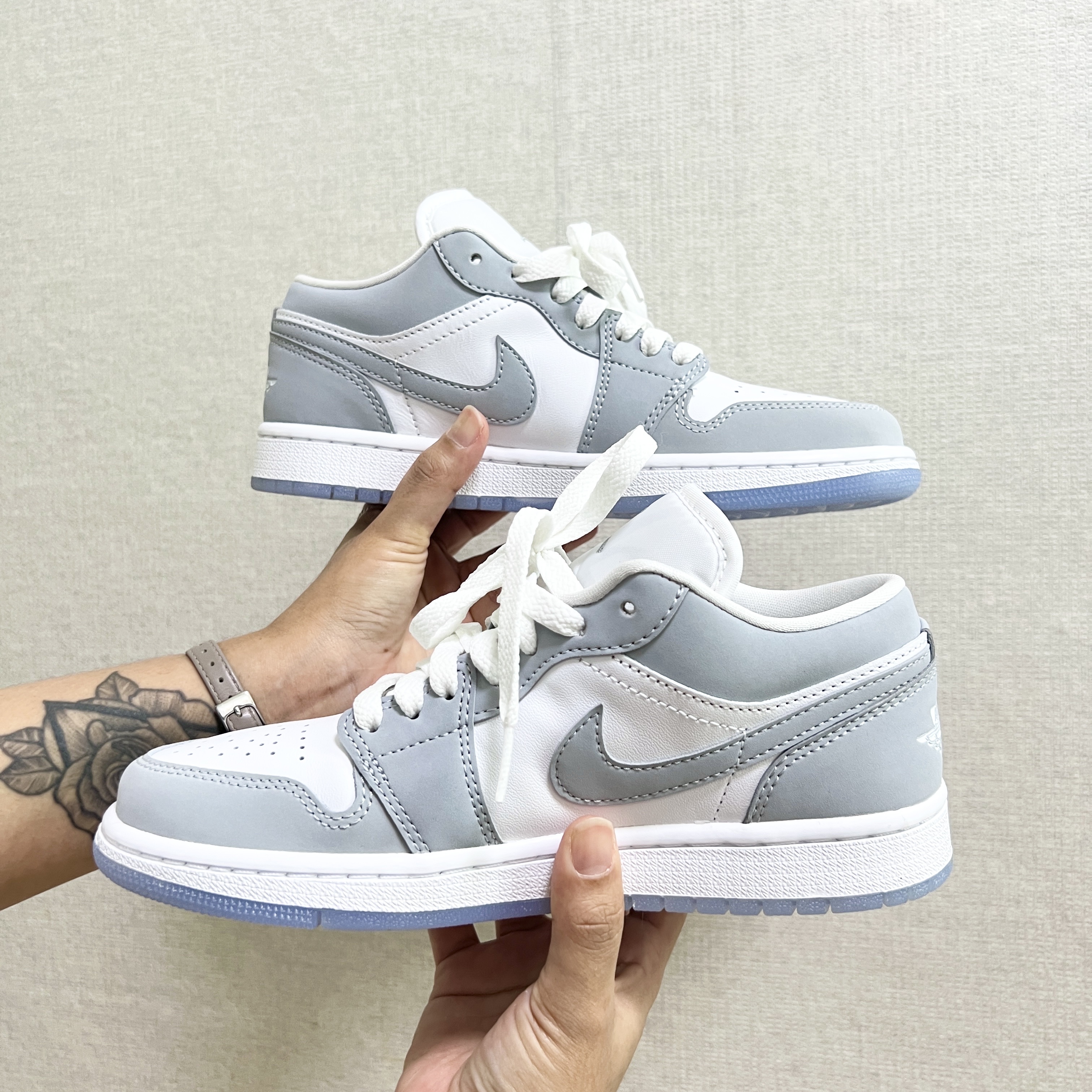 (W) Jordan 1 Low White Wolf Grey 착용 스타일 - 3