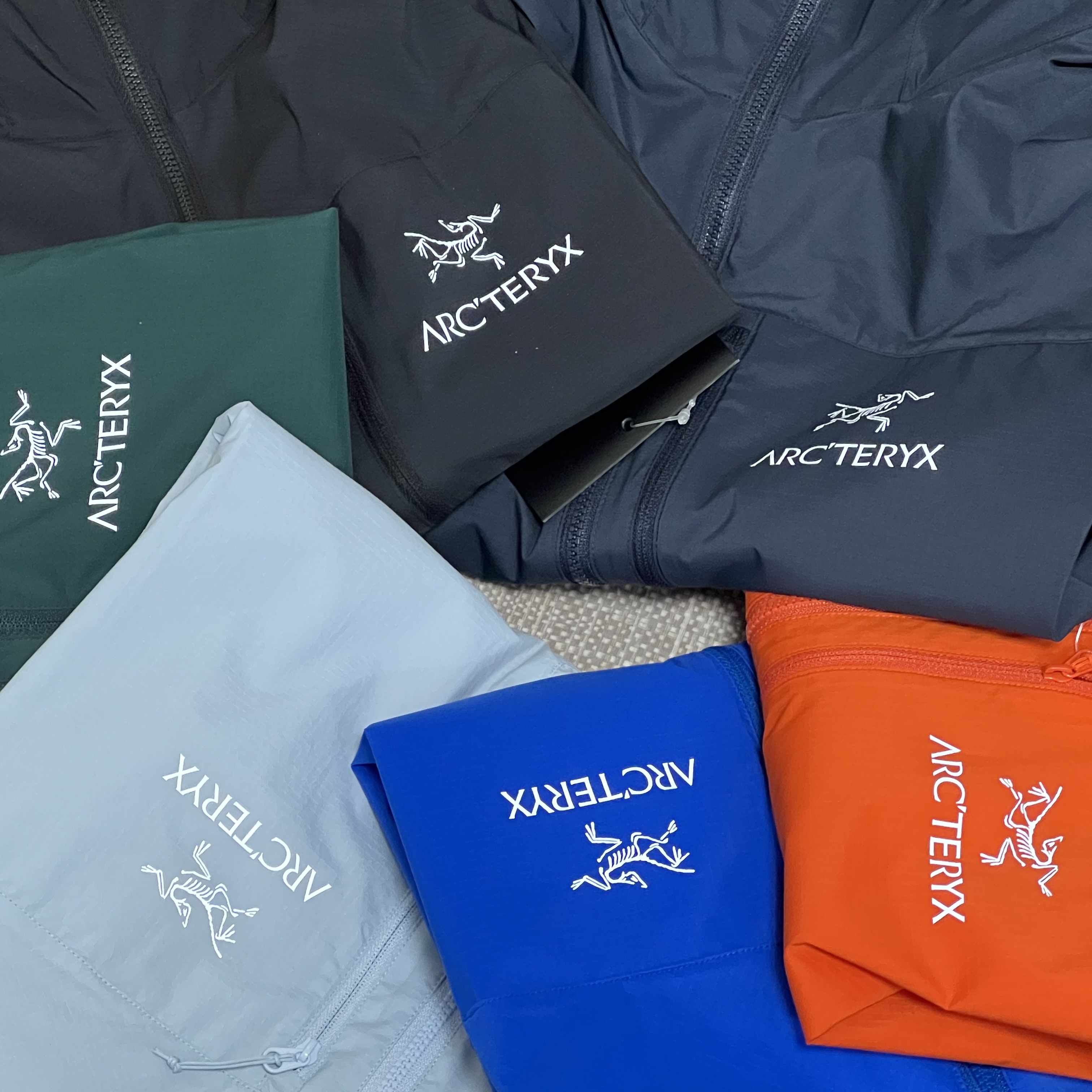Arc'teryx Squamish Hoody Black, Arc'teryx Squamish Hoody Black Sapphire 착용 스타일 - 1