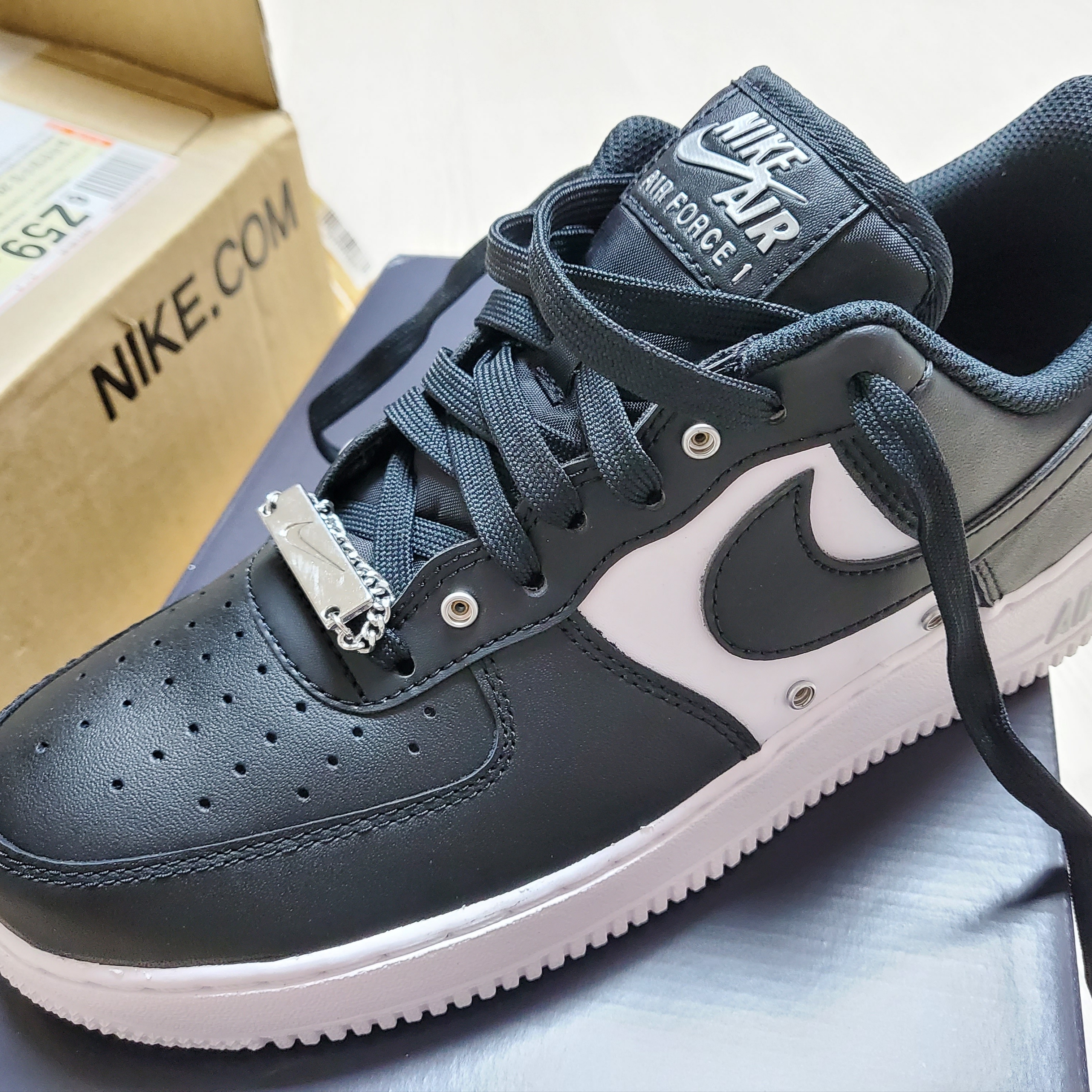 Nike Air Force 1 '07 PRM Black White 착용 스타일