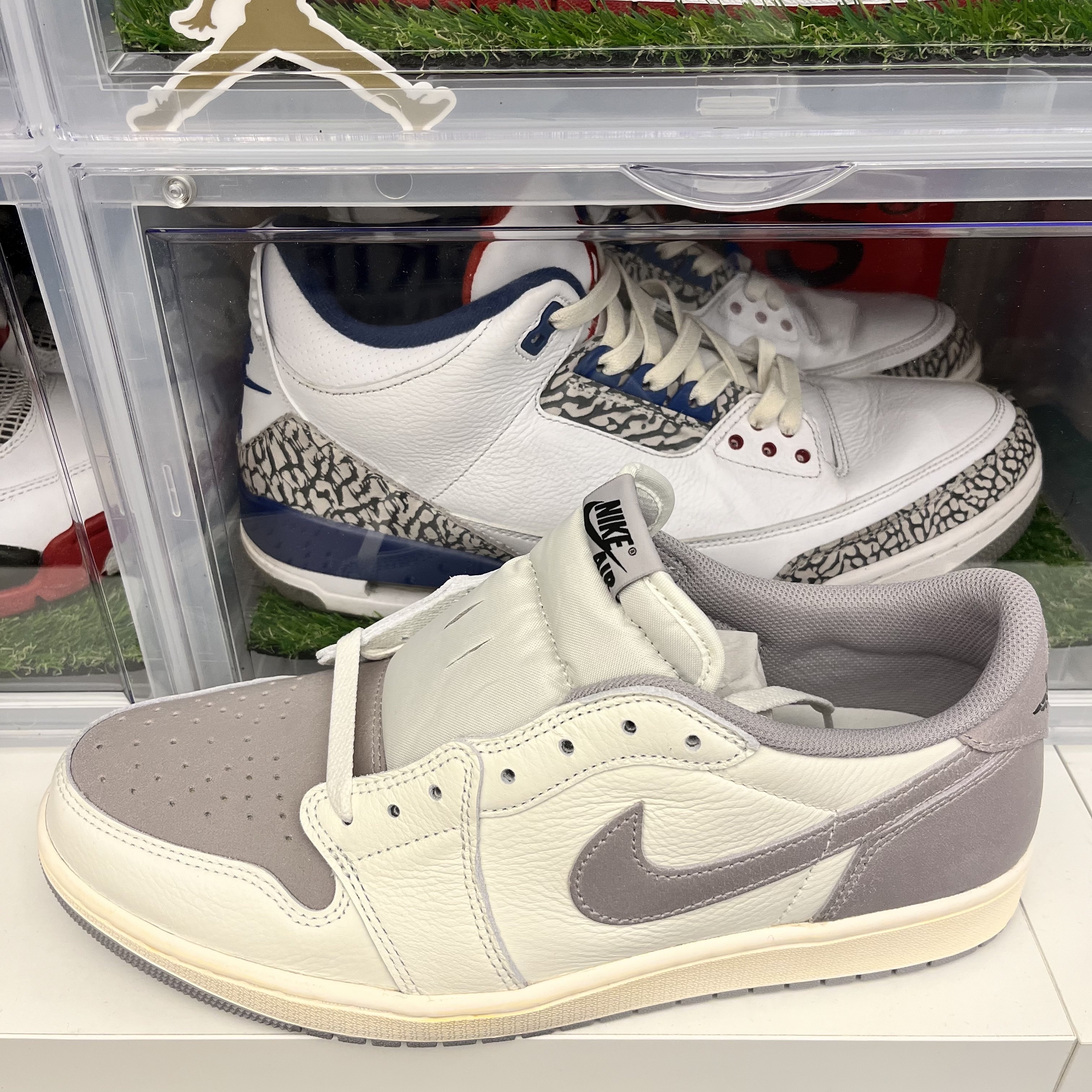 Jordan 1 Retro Low OG Atmosphere Grey 착용 스타일 - 1