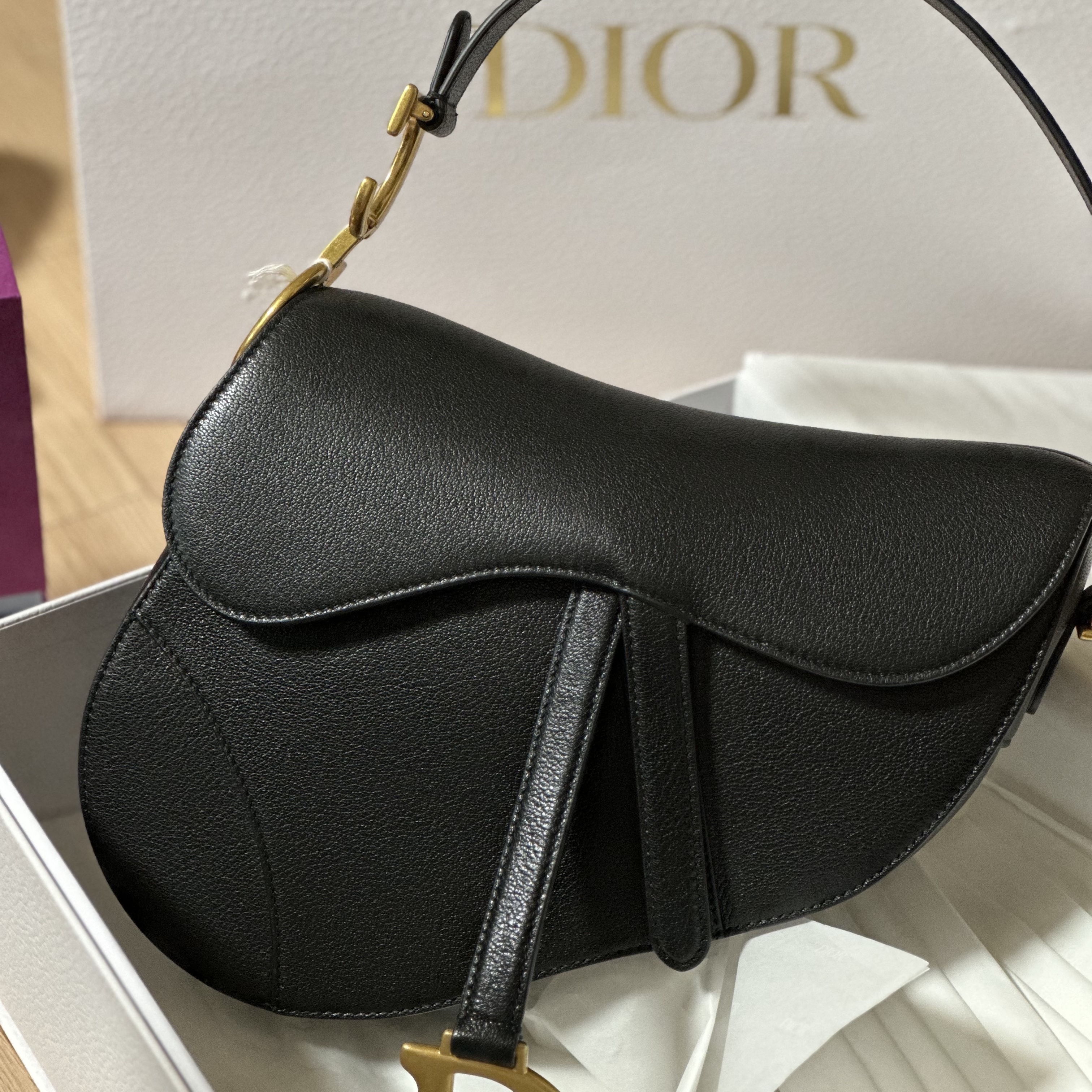 Dior Saddle Bag Grained Calfskin Black 착용 스타일
