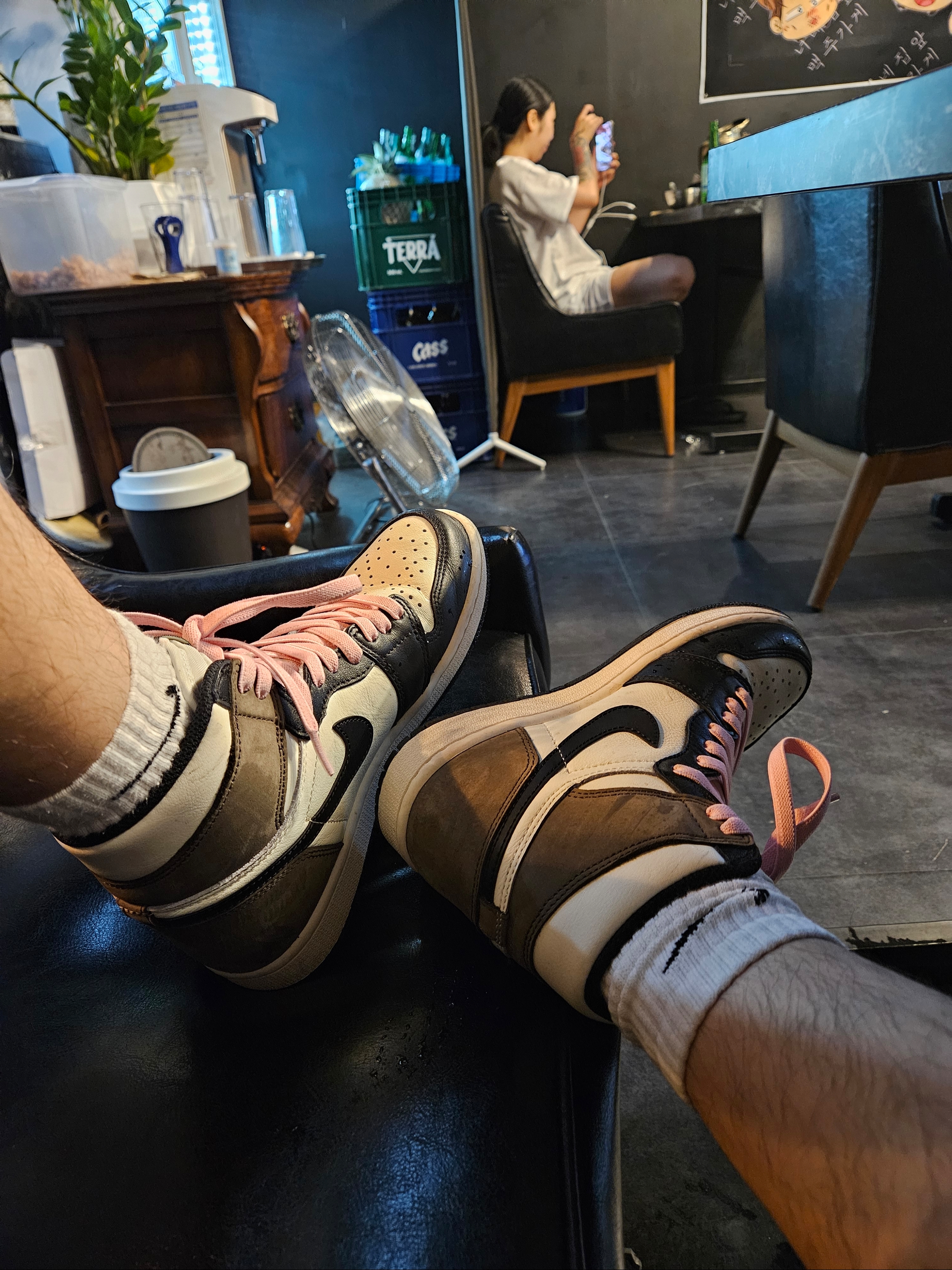Jordan 1 Retro High OG Black Mocha 착용 스타일