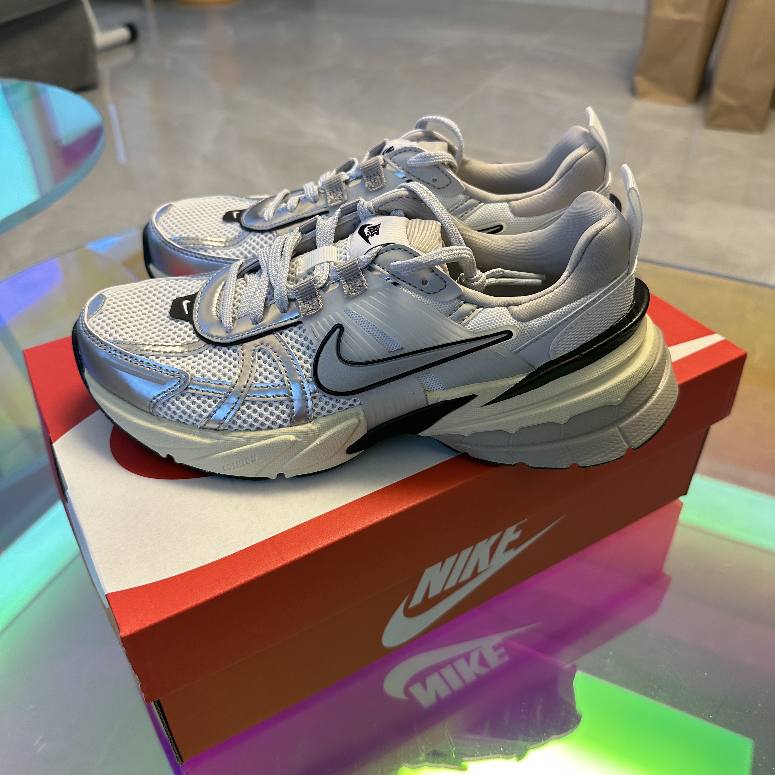 Nike V2K Run Summit White Metallic Silver 착용 스타일