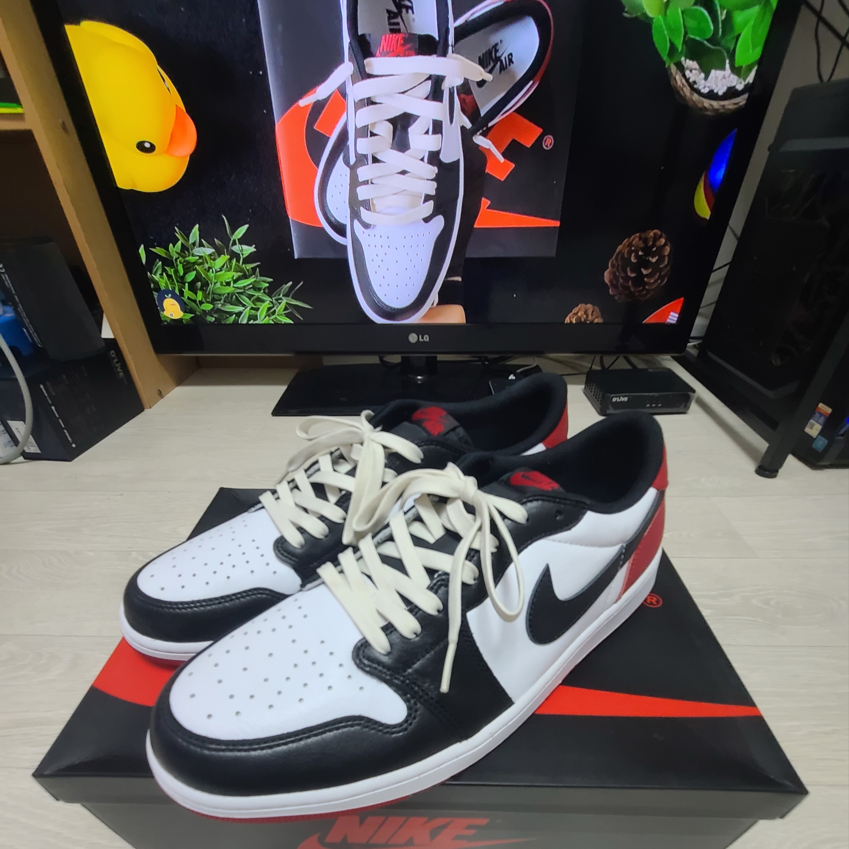 Jordan 1 Retro Low OG Black Toe 착용 스타일 - 1