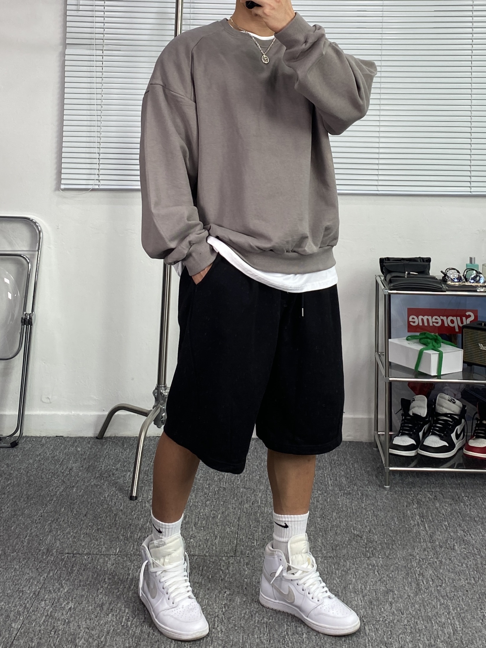 Jordan 1 High 85 Neutral Grey 착용 스타일 - 2