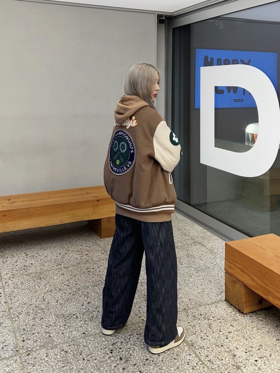 Vandy The Pink Tennis Varsity Jacket, Vandy The Pink Bonsai Varsity Jacket 착용 스타일
