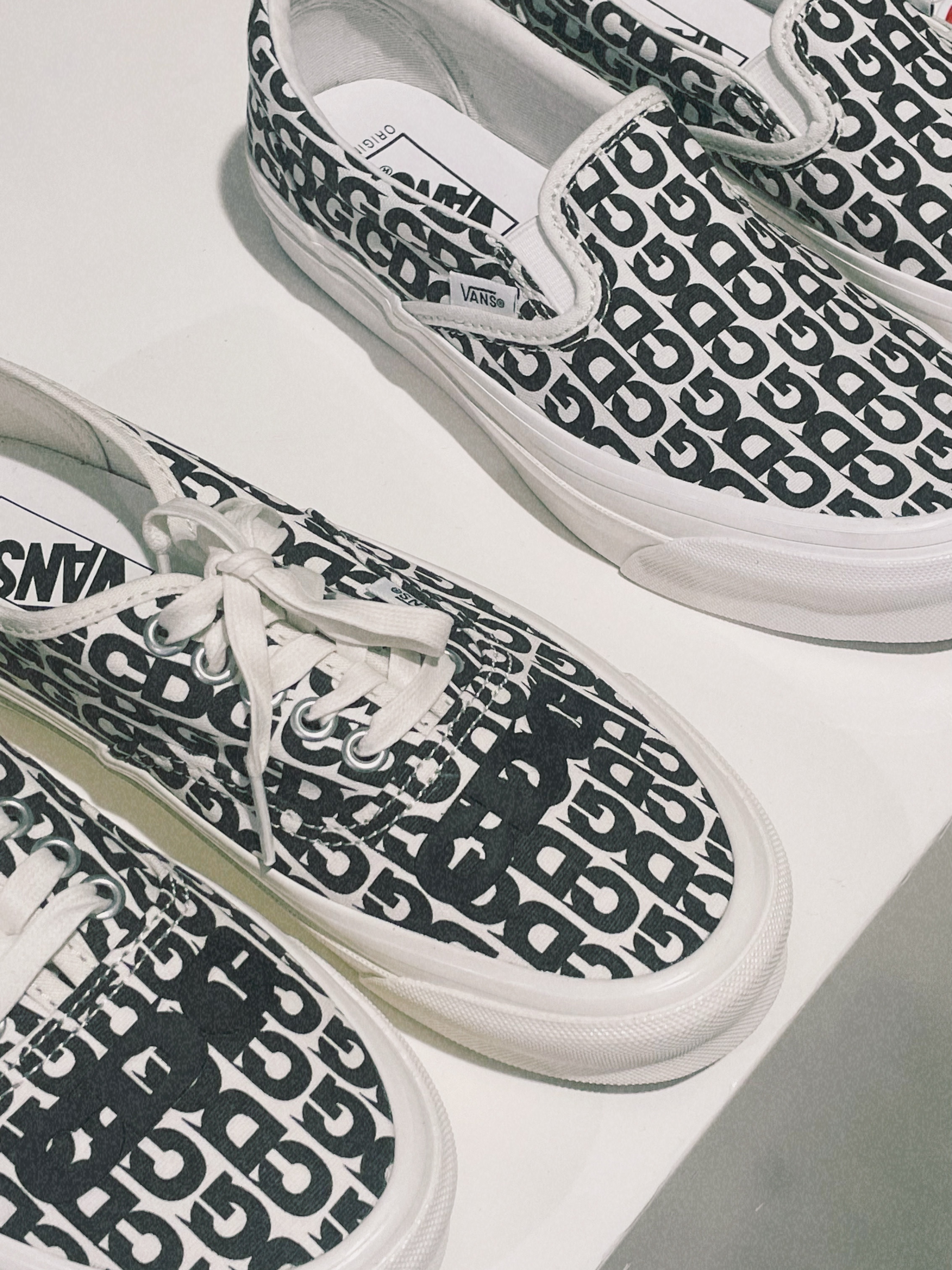 Vans Vault x CDG Slip-On LX White, Vans Vault x CDG OG Authentic LX White Black 착용 스타일 - 2