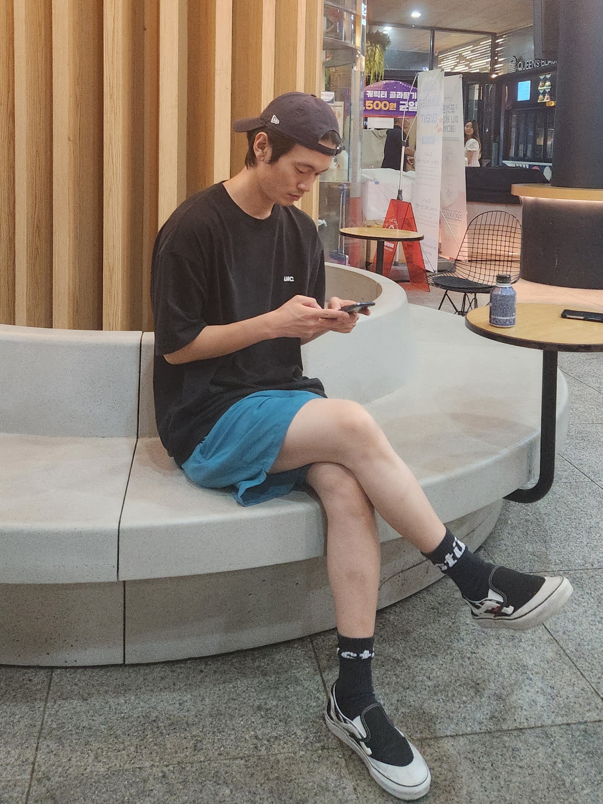 Stussy Stock Water Shorts Blue, New Era x MoMA New York Yankees Cap Navy 착용 스타일 - 3