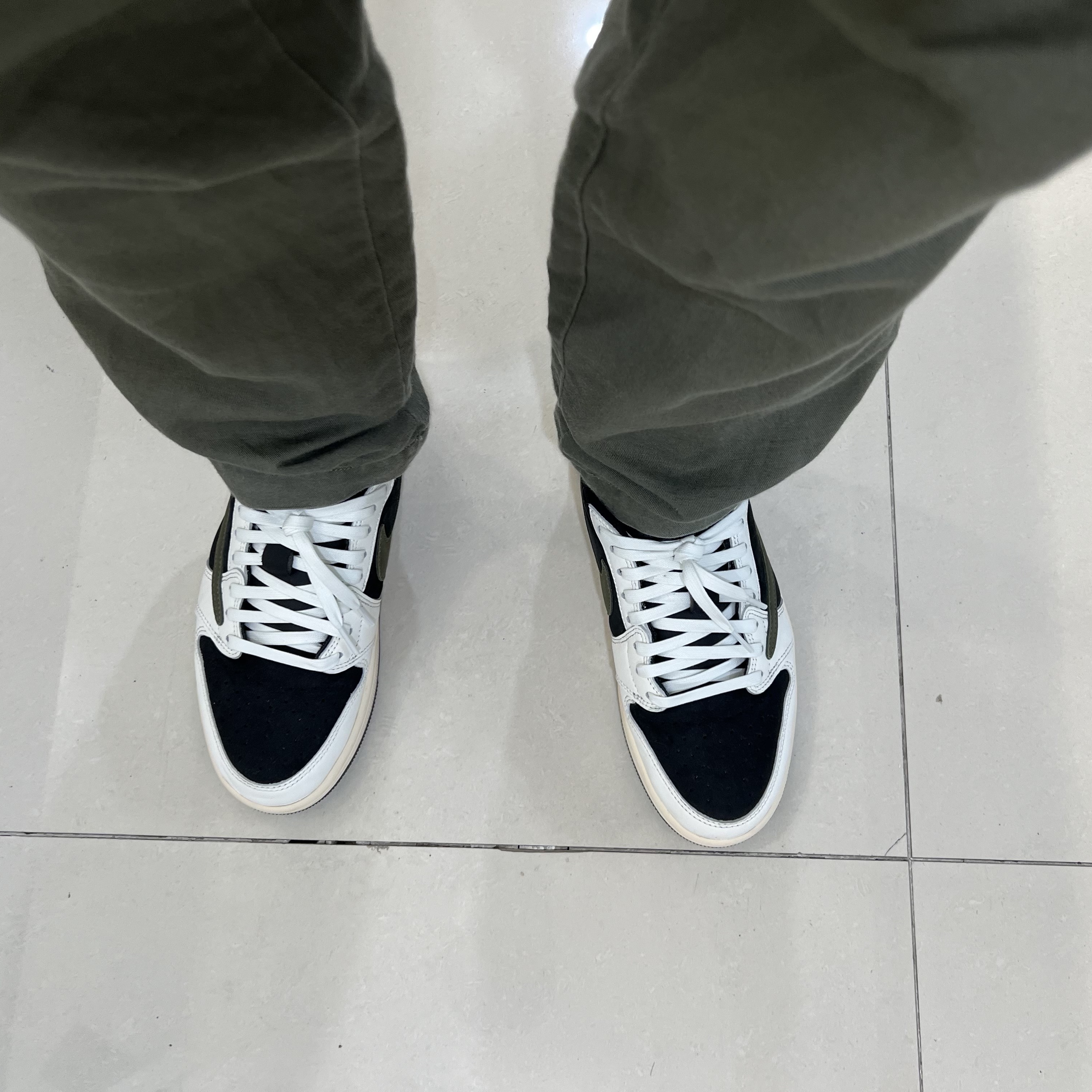 (W) Jordan 1 x Travis Scott Retro Low OG SP Medium Olive 착용 스타일
