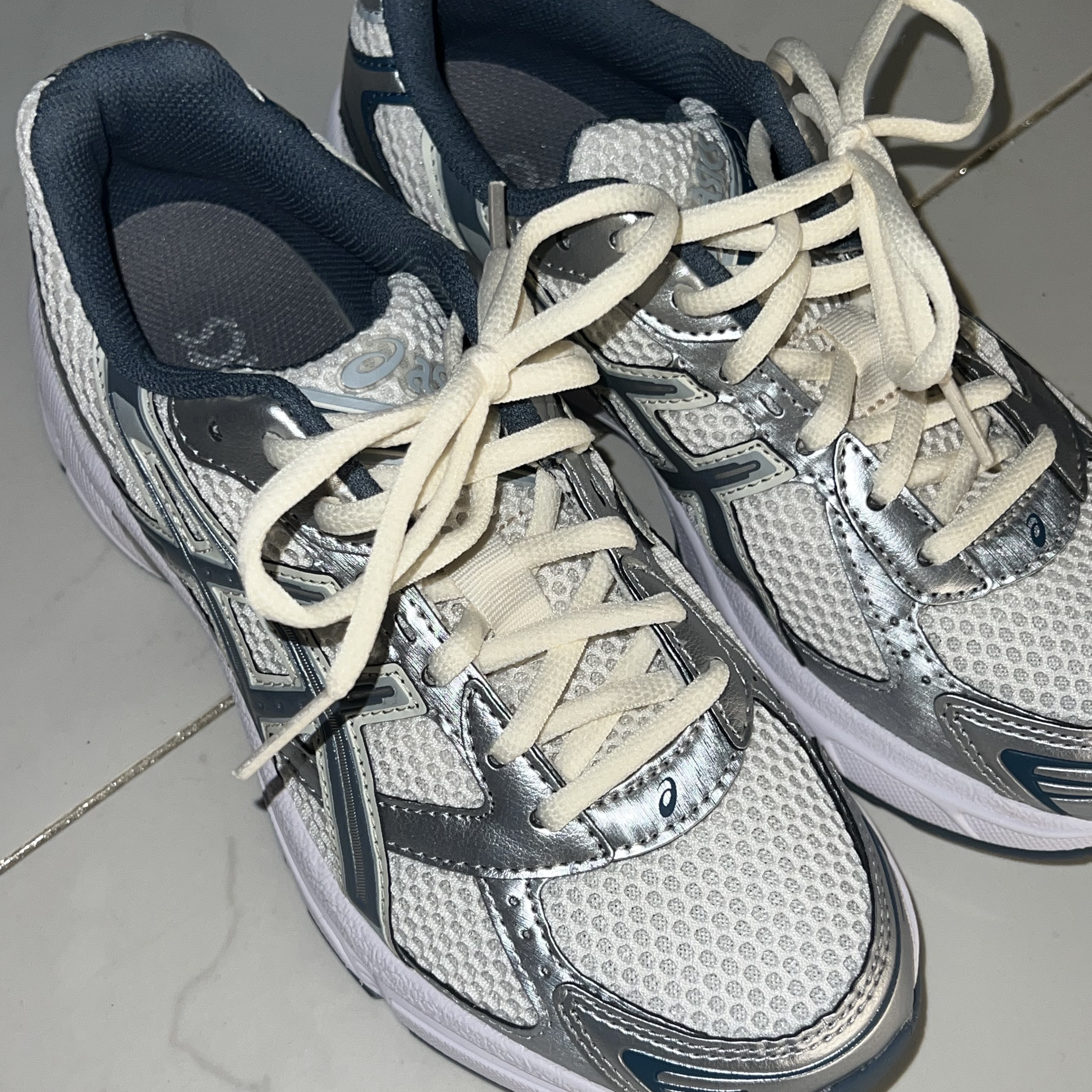 Asics Gel-1130 Cream Ironclad 착용 스타일 - 2