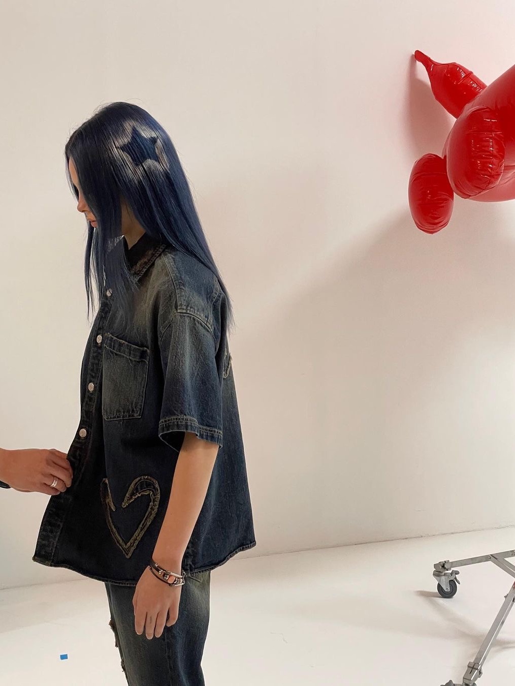 The Museum Visitor Star Damaged Denim Half Shirts Yellow Blue, The Museum Visitor Star Damaged Bootscut Denim Pants Yellow Blue 착용 스타일 - 1