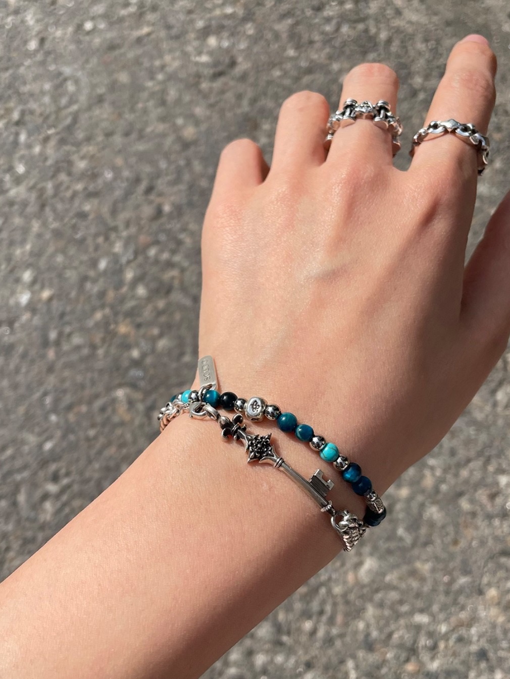 Scudo Karen Beads Bracelet Ocean Blue 착용 스타일