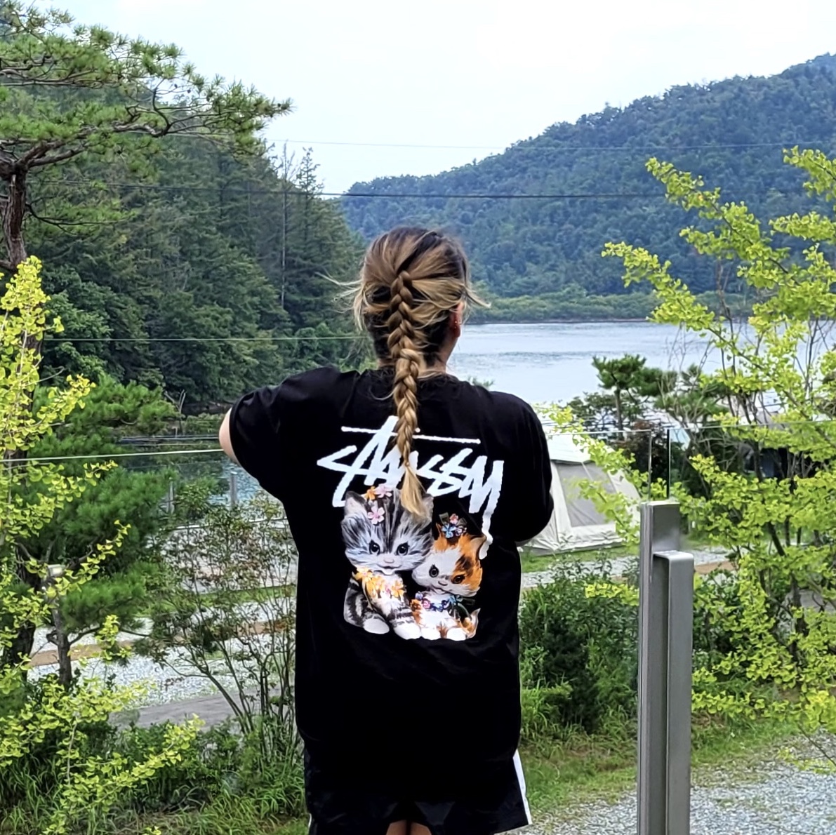 Stussy Kittens T-Shirt Black 착용 스타일