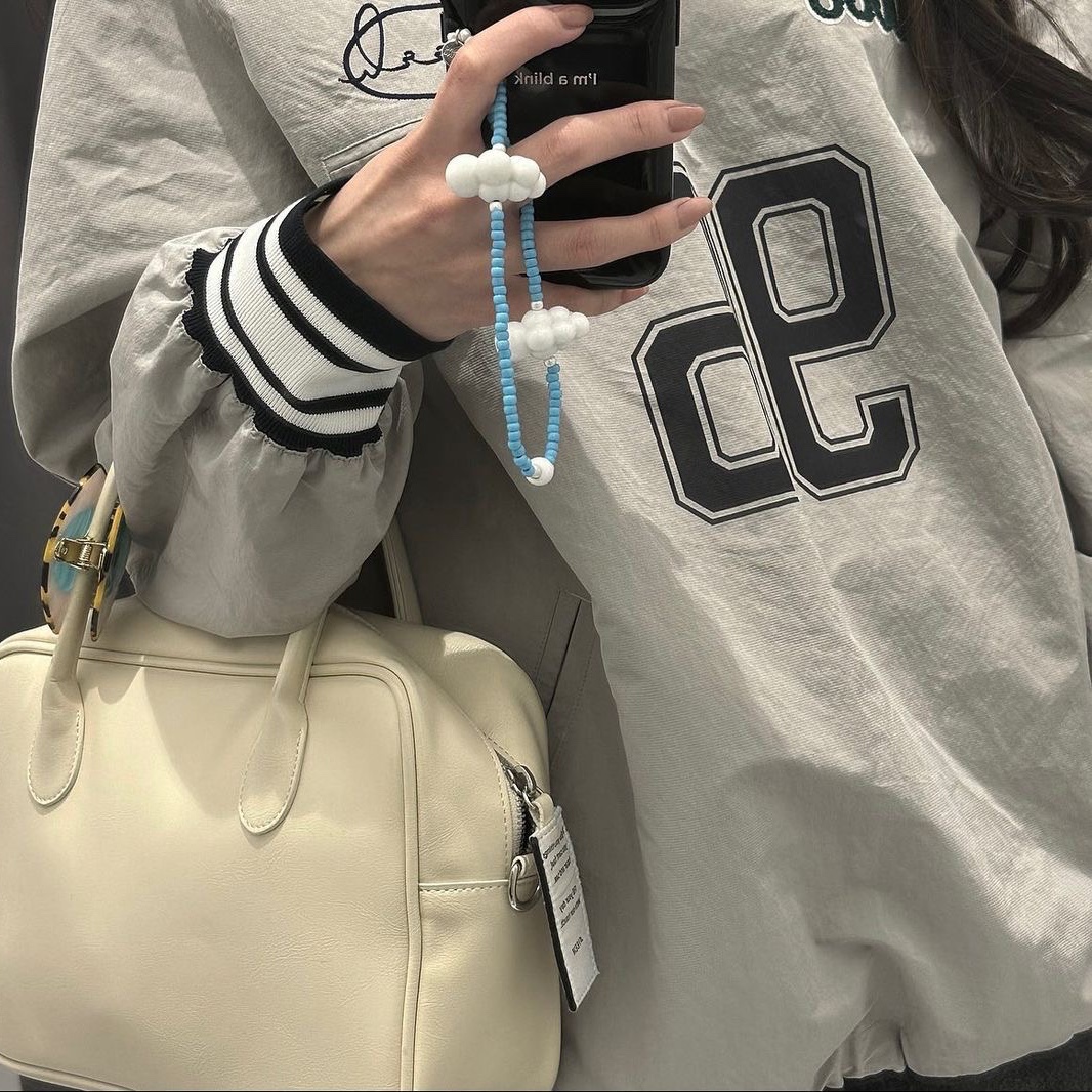 Nieeh Women Square Bag Cream, Nieeh Women Square Bag Mini Cream 착용 스타일
