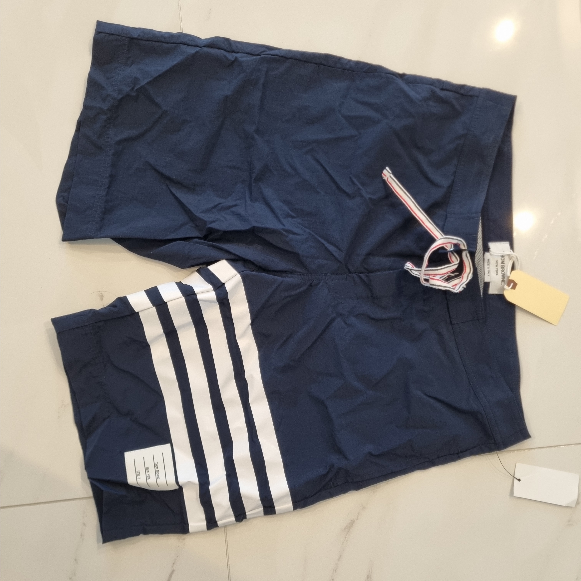 Thom Browne Solid Swim Tech 4-Bar Board Shorts Navy 착용 스타일 - 1