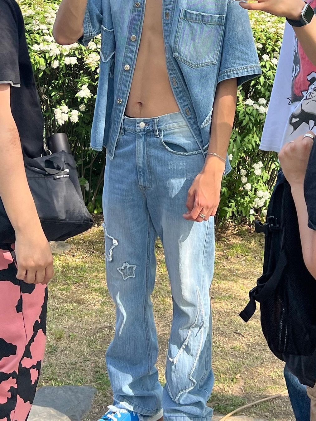 The Museum Visitor Star Damaged Denim Half Shirts Yellow Blue, The Museum Visitor Star Damaged Bootscut Denim Pants Yellow Blue 착용 스타일 - 4