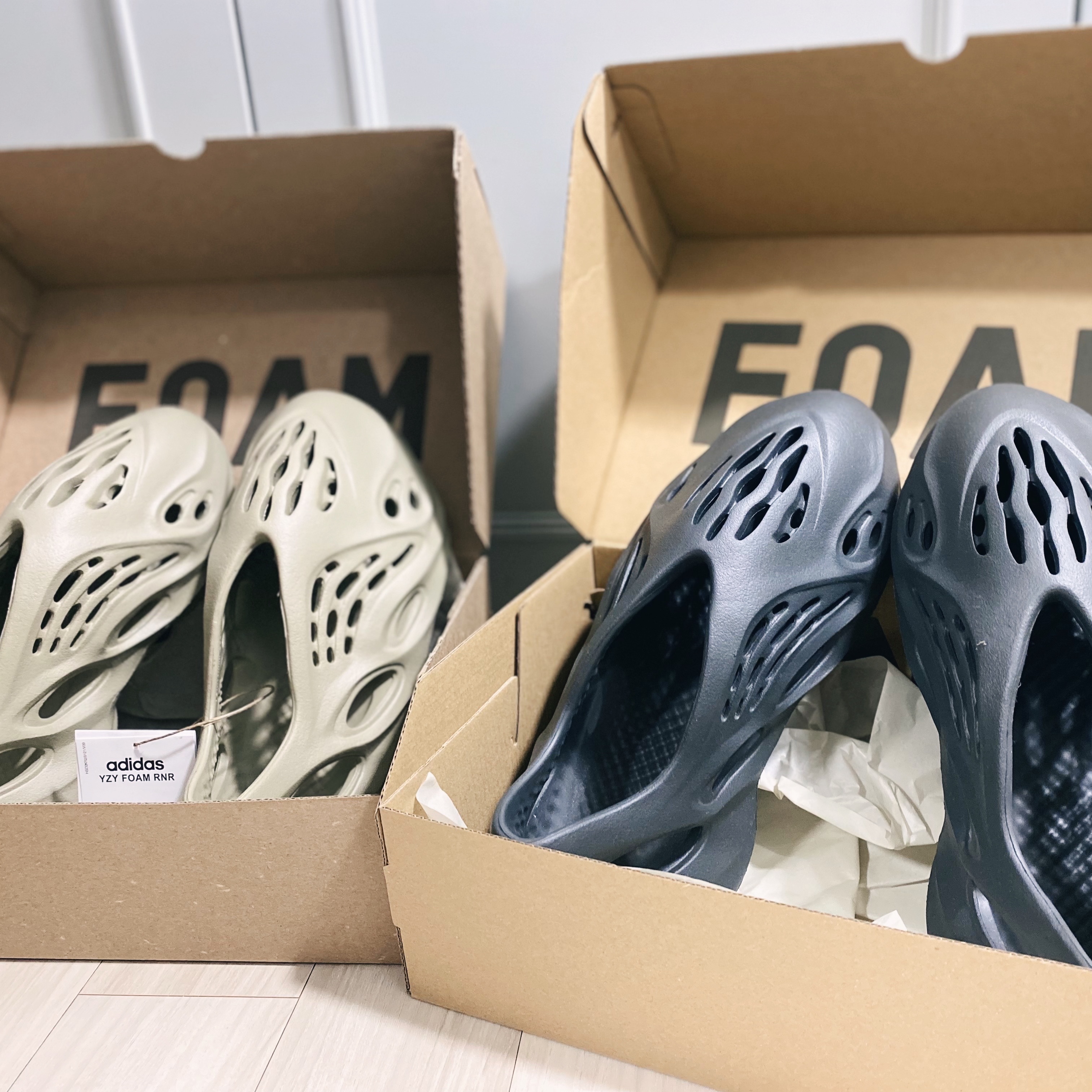 Adidas Yeezy Foam RNNR Stone Salt, Adidas Yeezy Foam RNNR Carbon 착용 스타일
