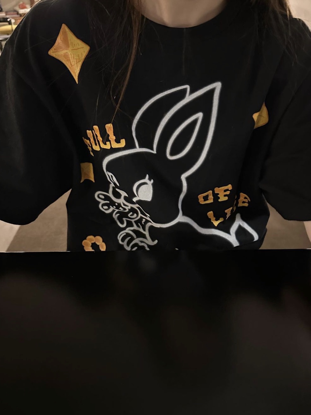 Open Yy Black Rabbit T-Shirt Black 착용 스타일