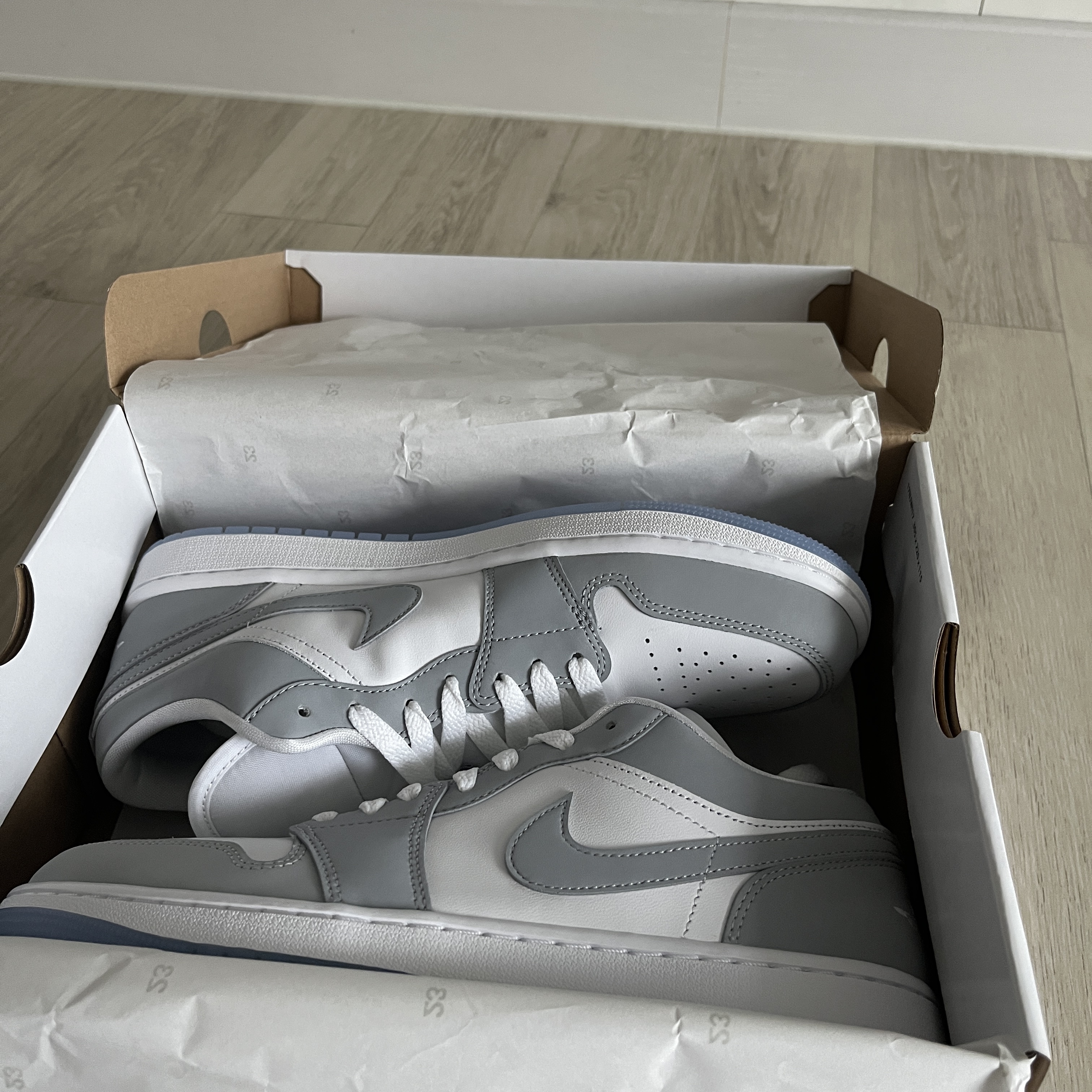 (W) Jordan 1 Low White Wolf Grey 착용 스타일