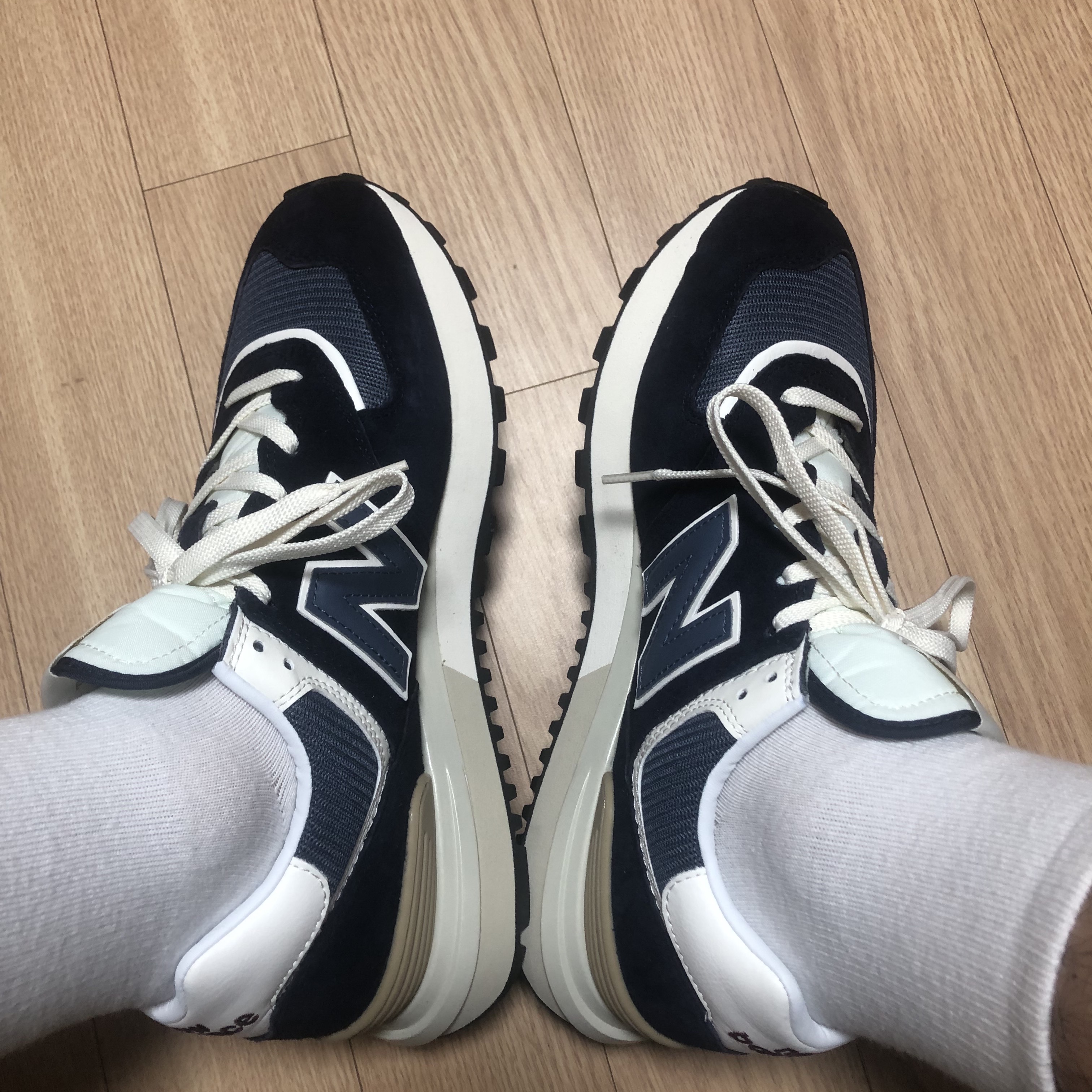 New Balance 574 Legacy Navy 착용 스타일