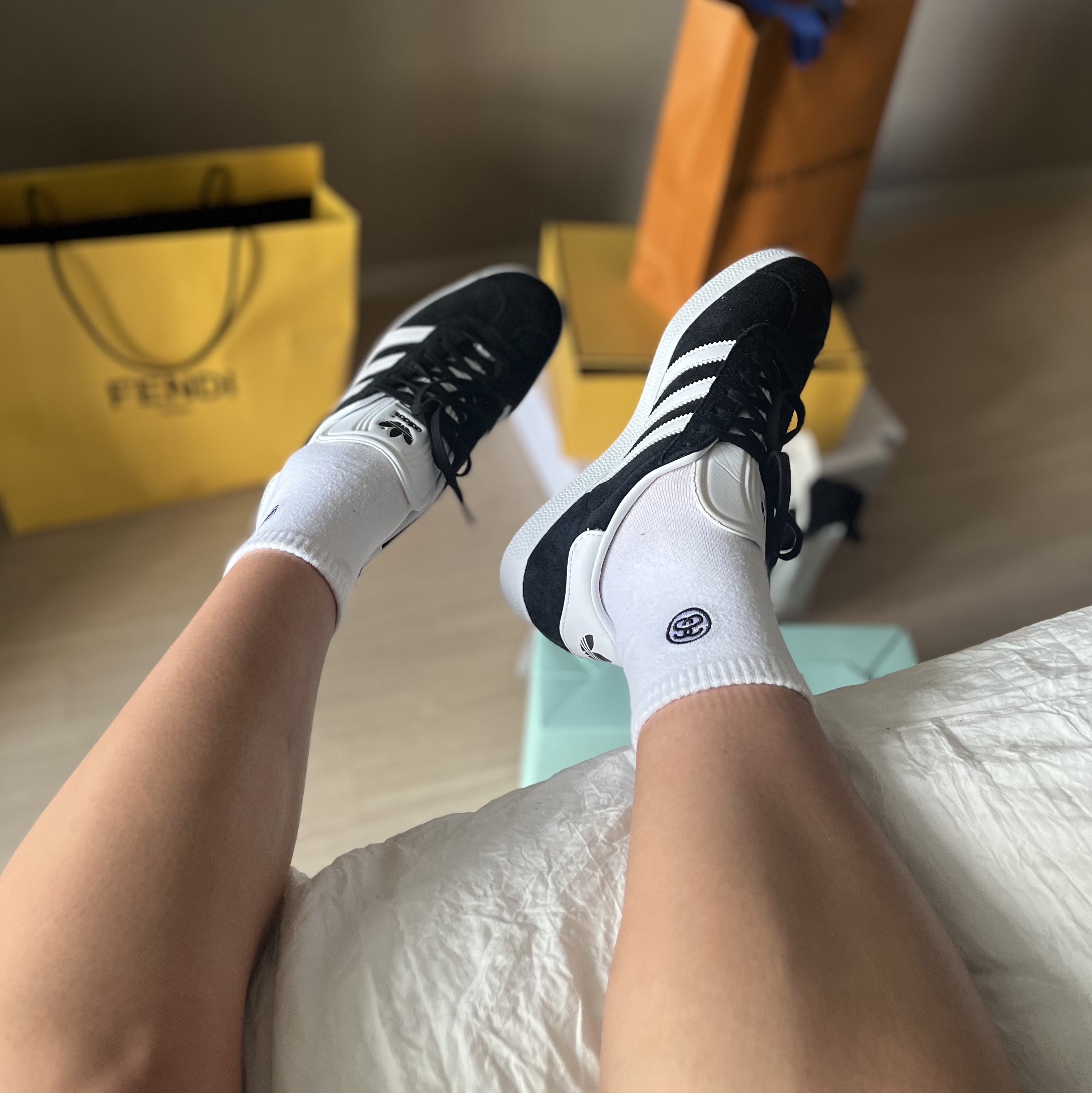 Adidas Gazelle Core Black White 착용 스타일