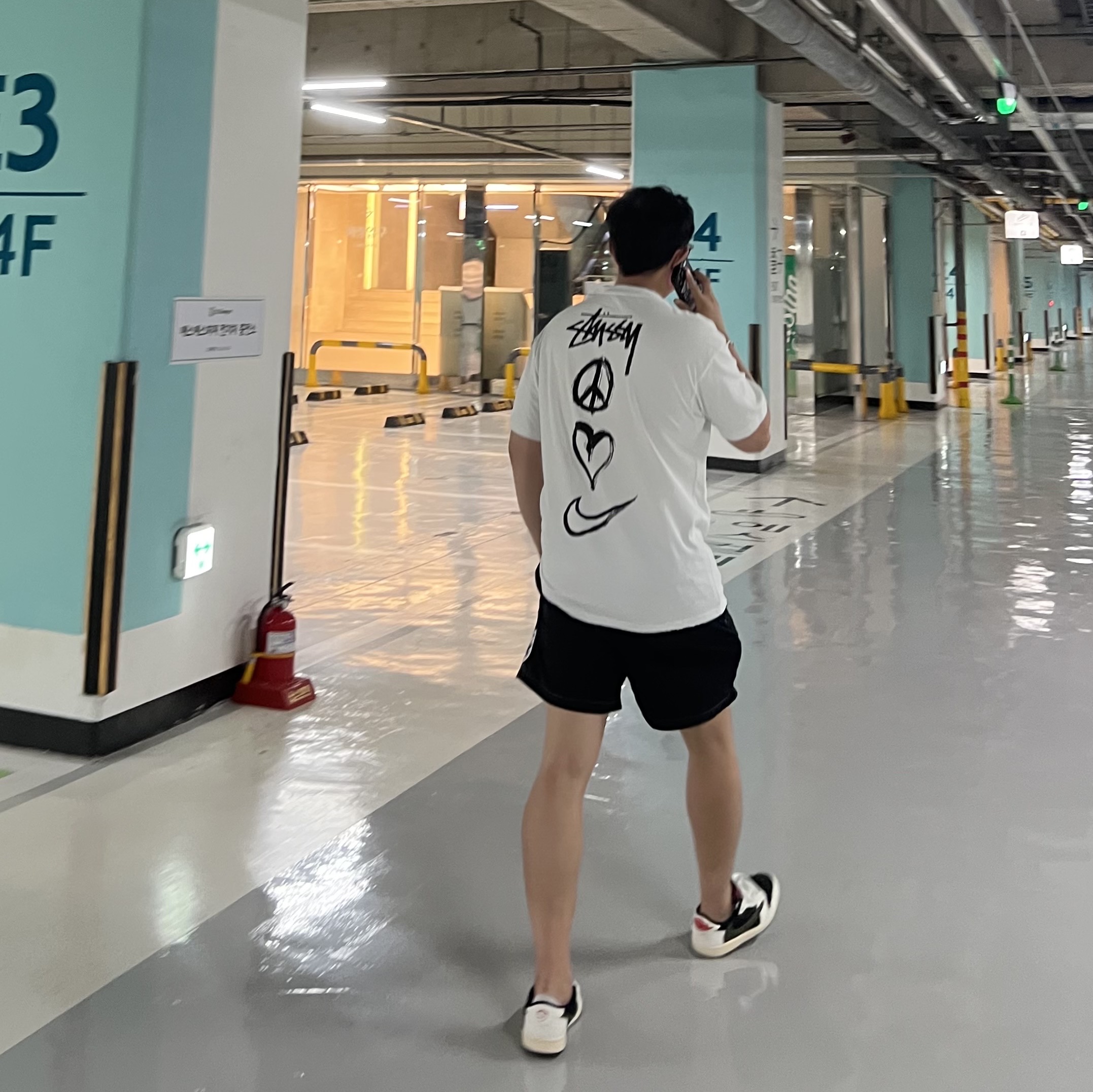 Stussy Surfman Water Shorts Black, (W) Jordan 1 x Travis Scott Retro Low OG SP Medium Olive 착용 스타일