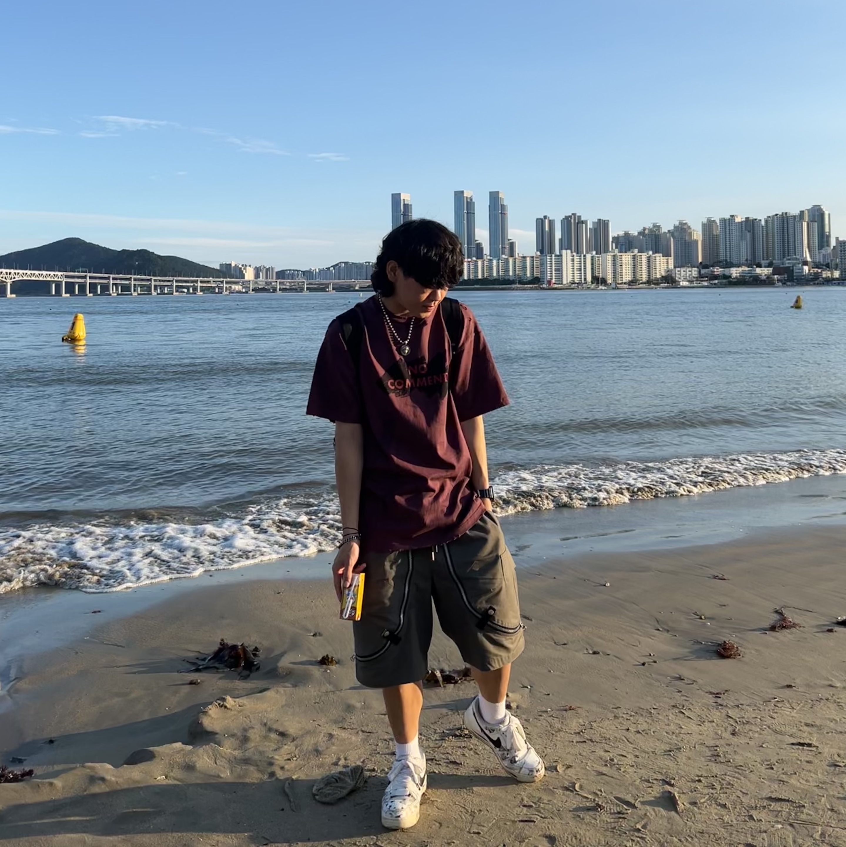 Nos Couleurs No Comment T-Shirt Burgundy, Nike x Peaceminusone Air Force 1 Low Para-Noise 2.0 착용 스타일