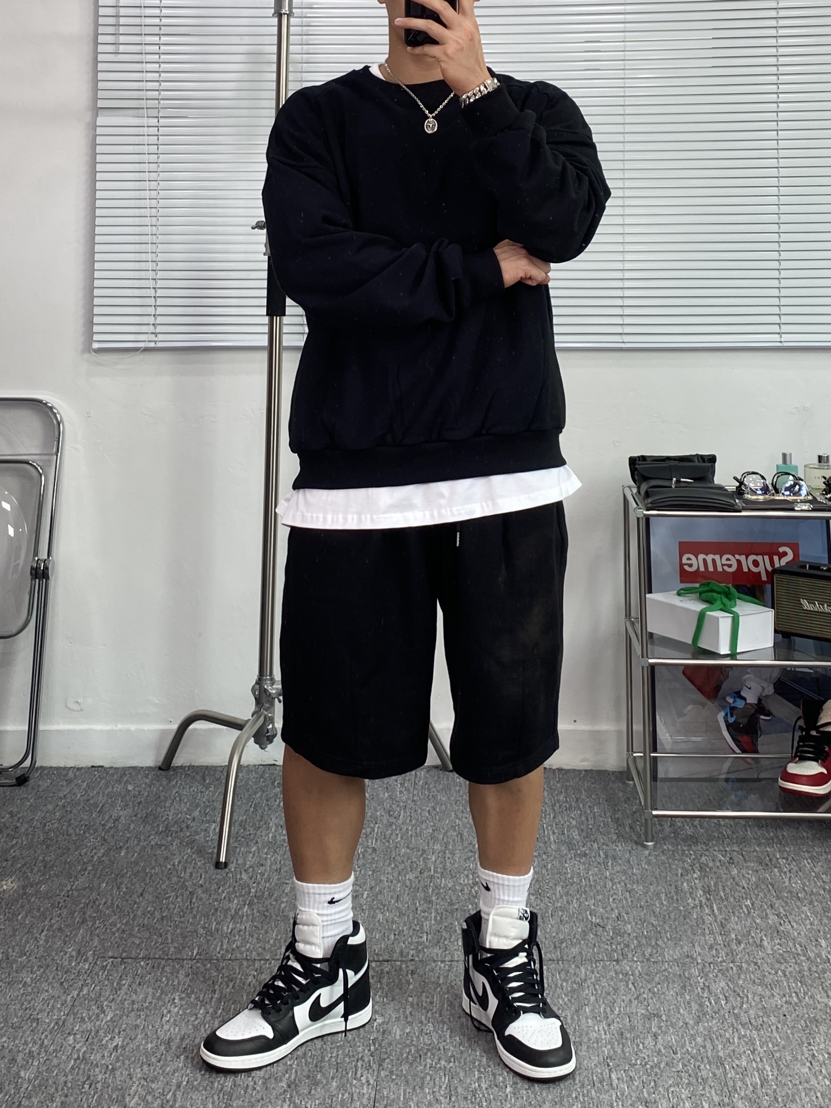 Jordan 1 High 85 Black White 착용 스타일 - 3