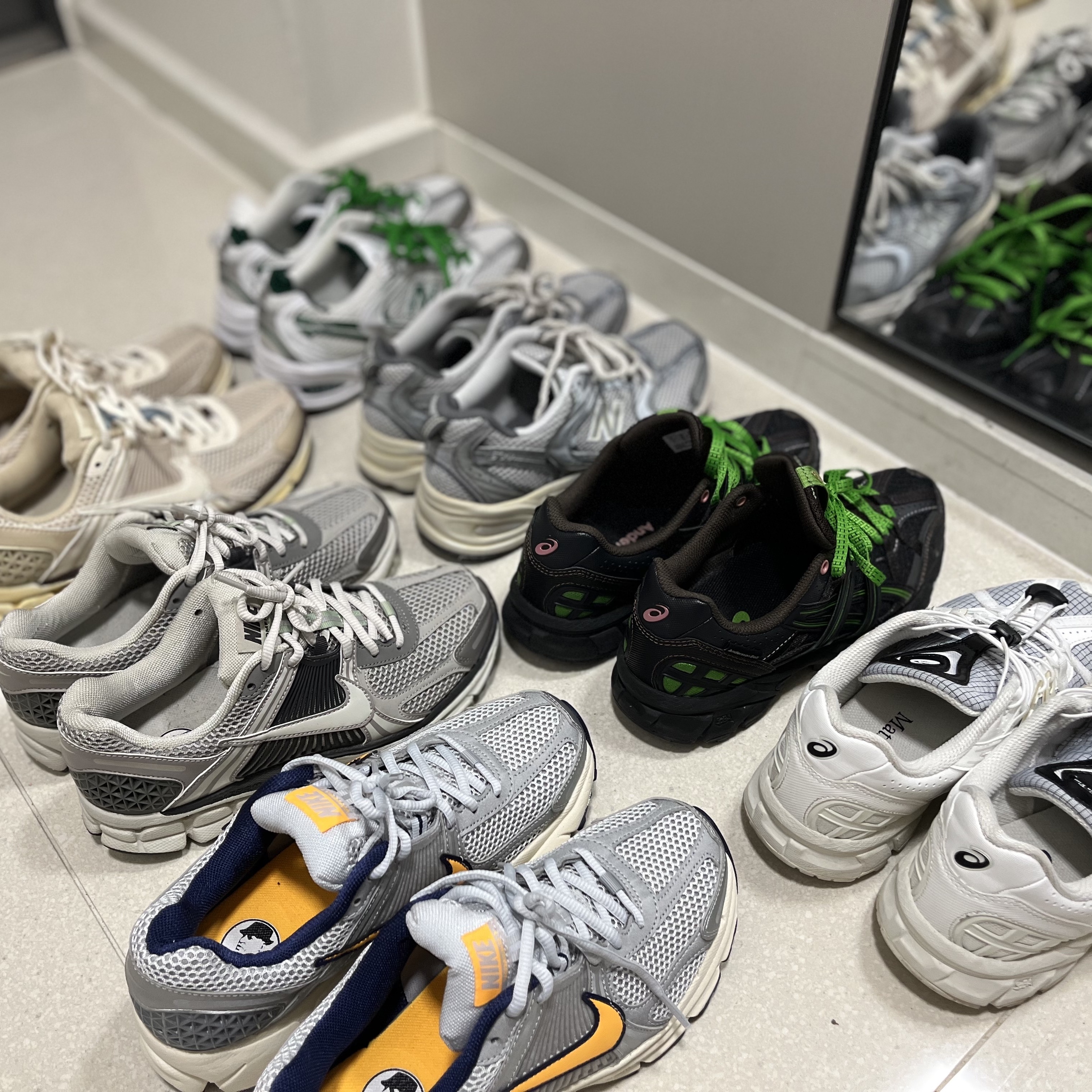 Asics x Andersson Bell Gel-Sonoma 15-50 Black Green, (W) Nike Zoom Vomero 5 Oatmeal 착용 스타일 - 2
