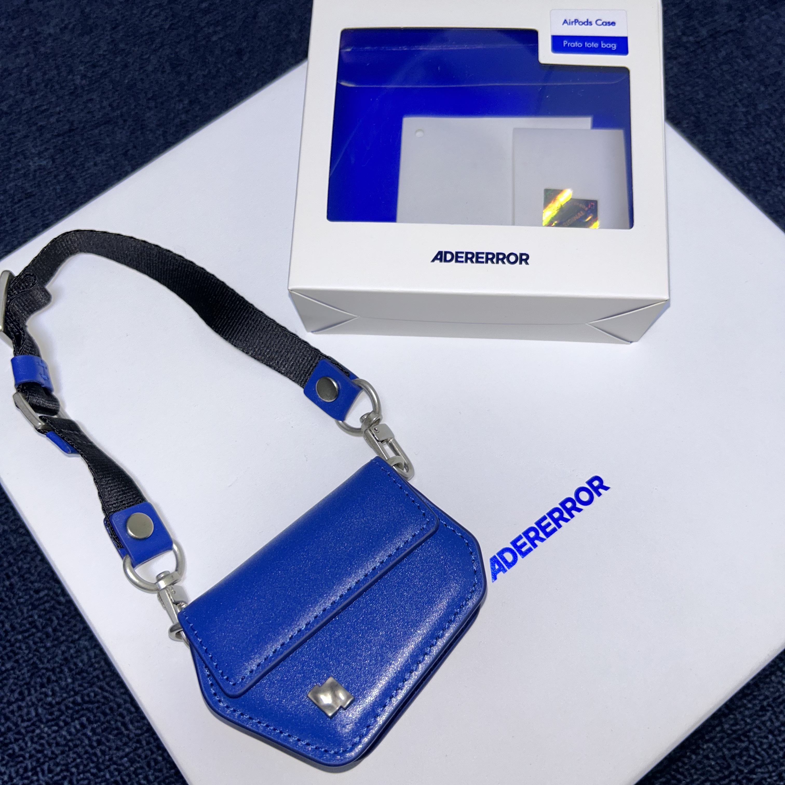 Ader Error Prato AirPods Pouch Z-Blue, Ader Error Log; Canv White 착용 스타일 - 2