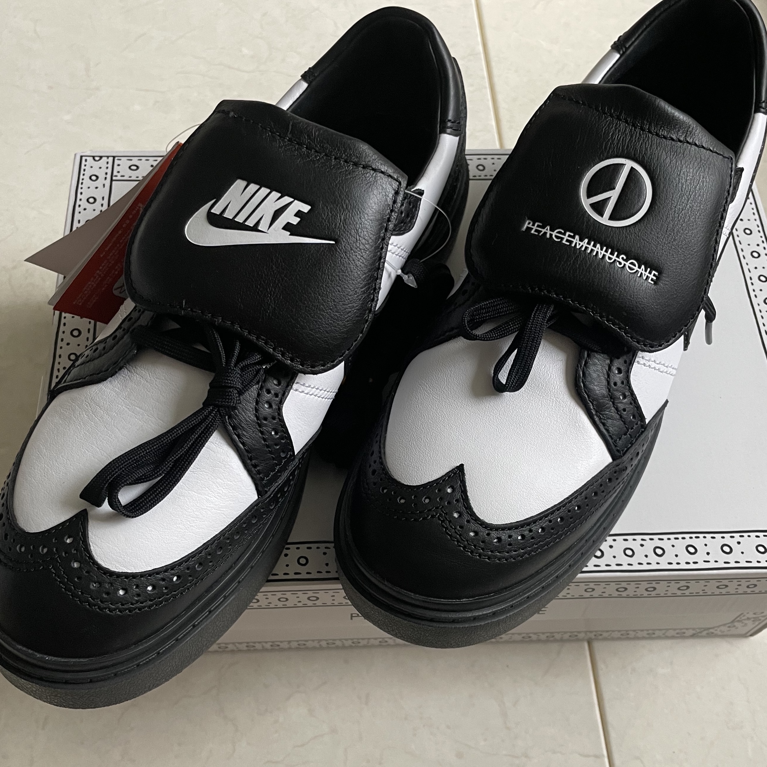 Nike x Peaceminusone Kwondo1 Black and White 착용 스타일 - 2