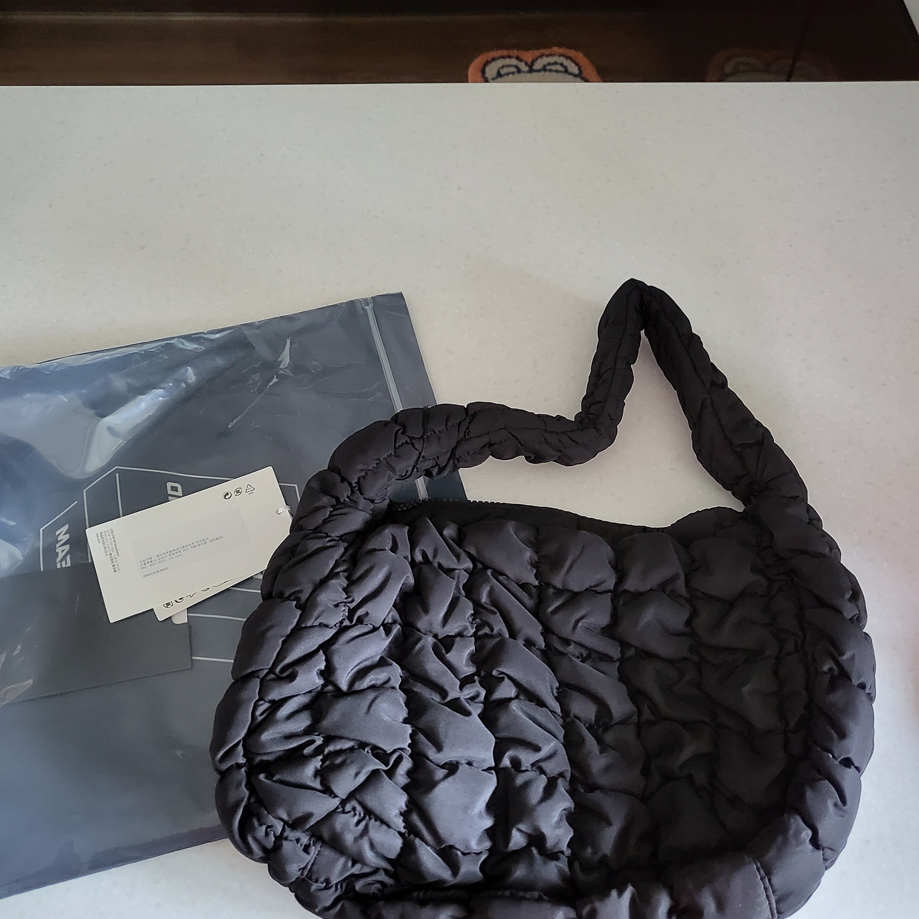 COS Quilted Mini Bag Black 착용 스타일