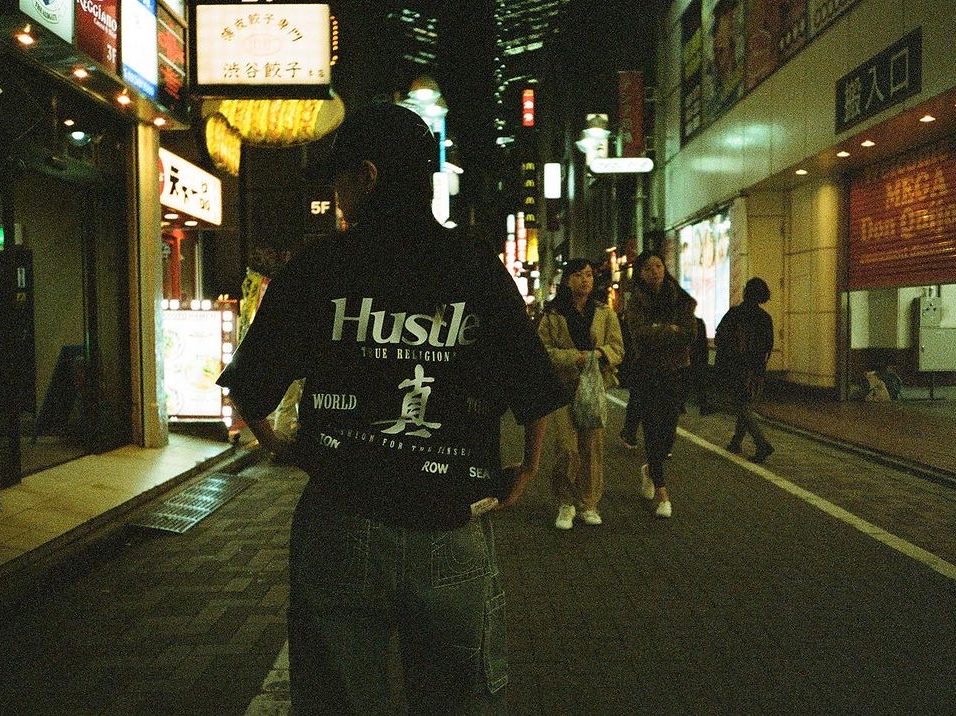 True Religion Hustle T-Shirt Melange Grey 착용 스타일