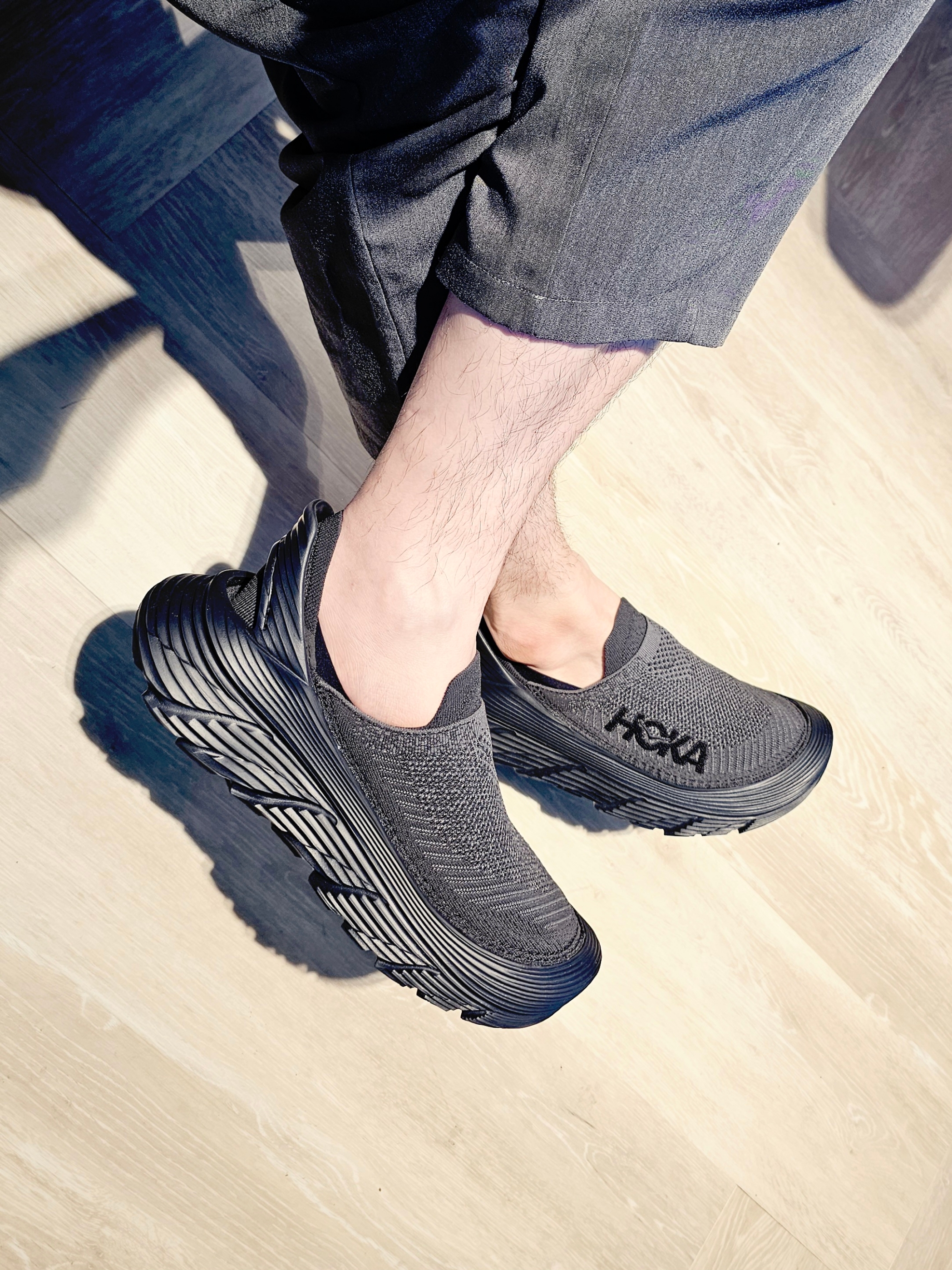 Hoka Restore TC Black 착용 스타일