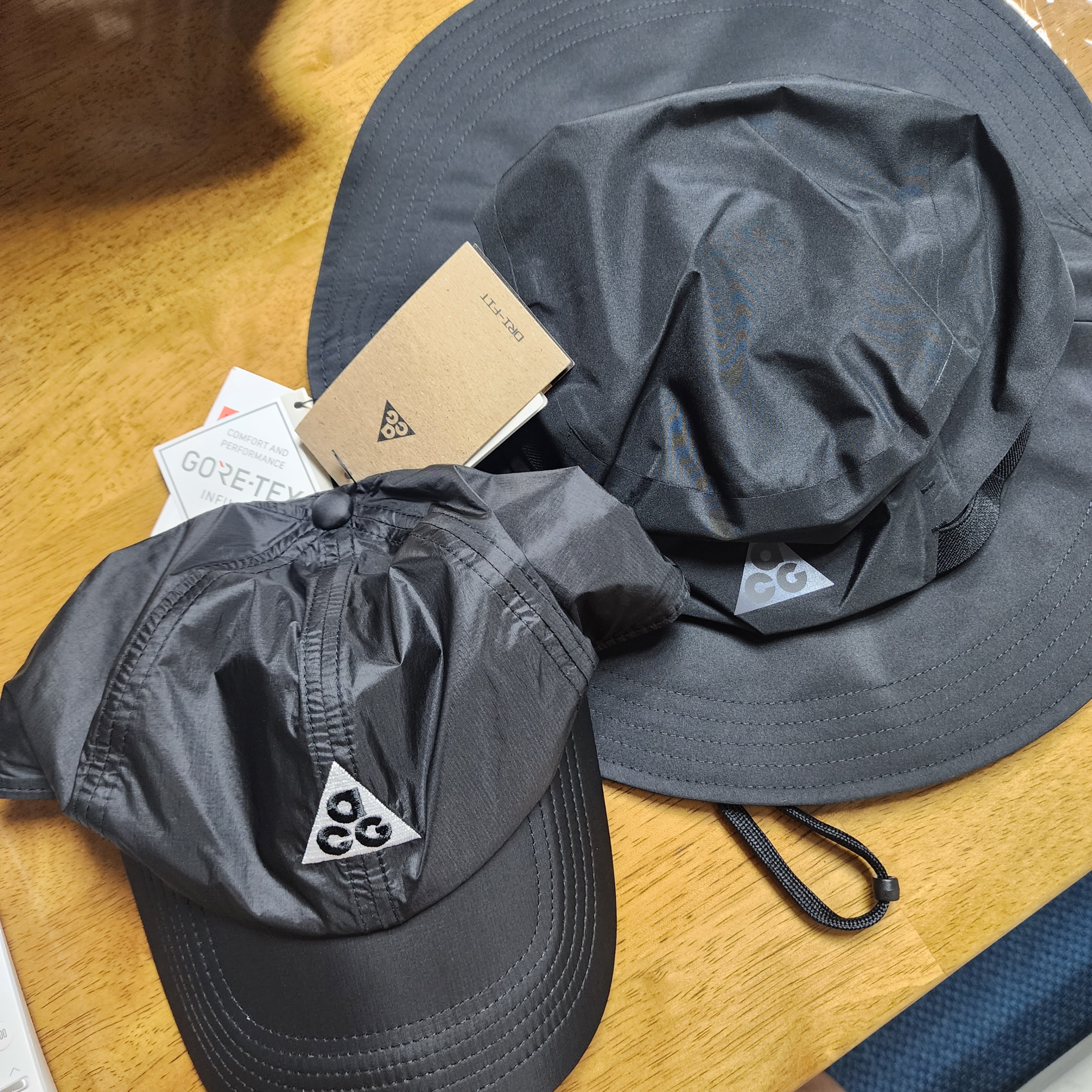 Nike ACG Trail Cap Black, Nike ACG Apex Bucket Hat Black 착용 스타일
