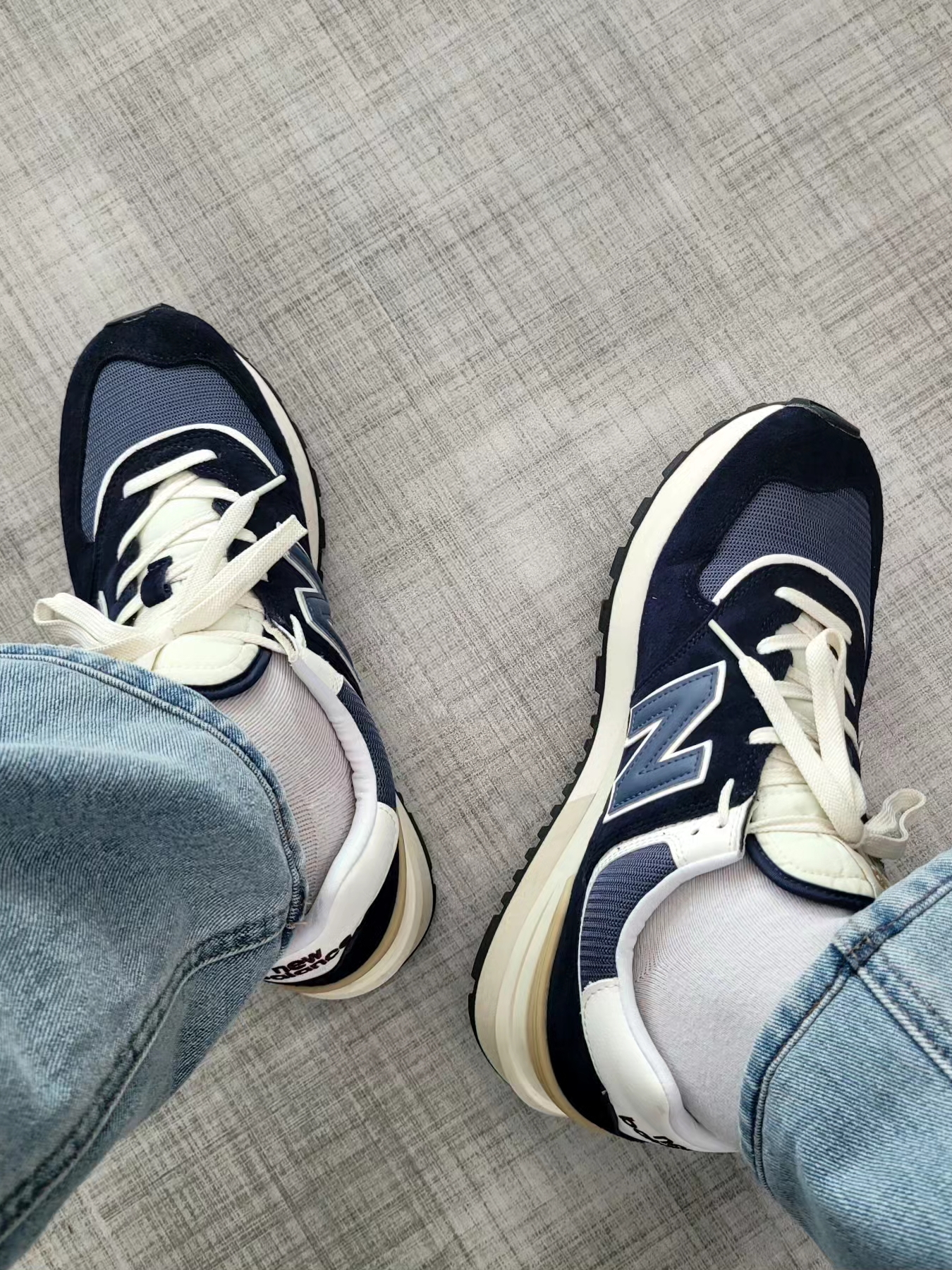 New Balance 574 Legacy Navy 착용 스타일 - 2
