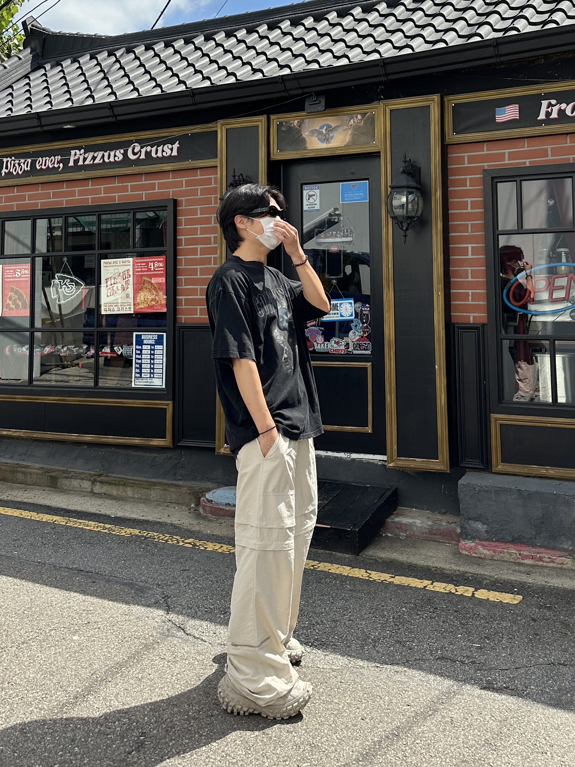 Balenciaga Defender Sneakers Beige, Gentle Monster x Maison Margiela MM005 Black Black 착용 스타일