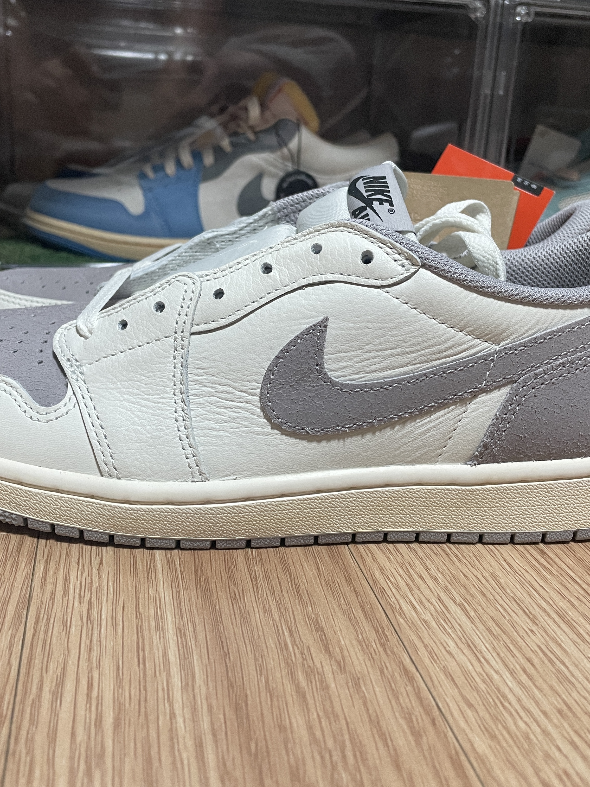 Jordan 1 Low OG Neutral Grey, Jordan 1 Retro Low OG Black Cement 착용 스타일 - 3