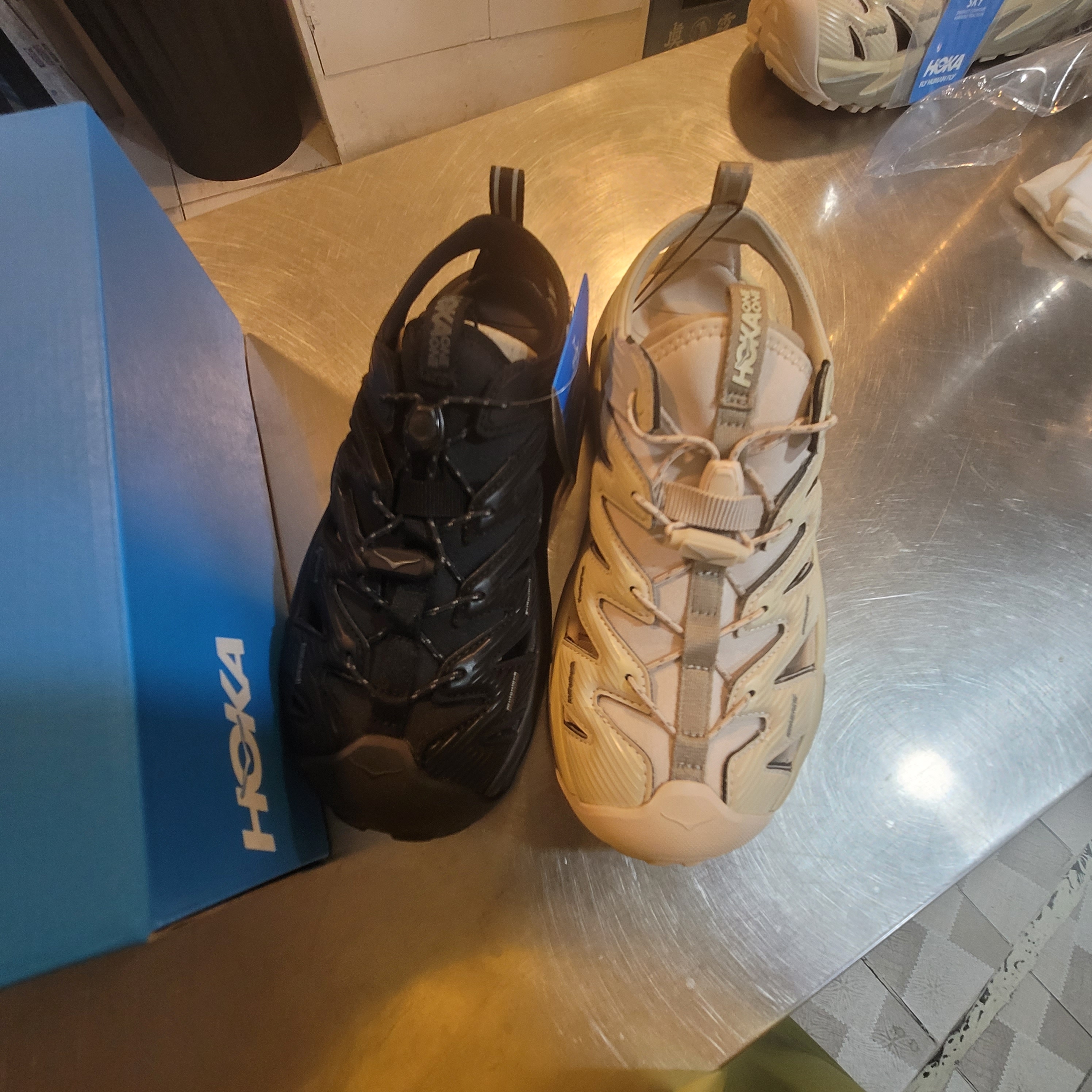 Hoka Hopara Shifting Sand Dune 착용 스타일